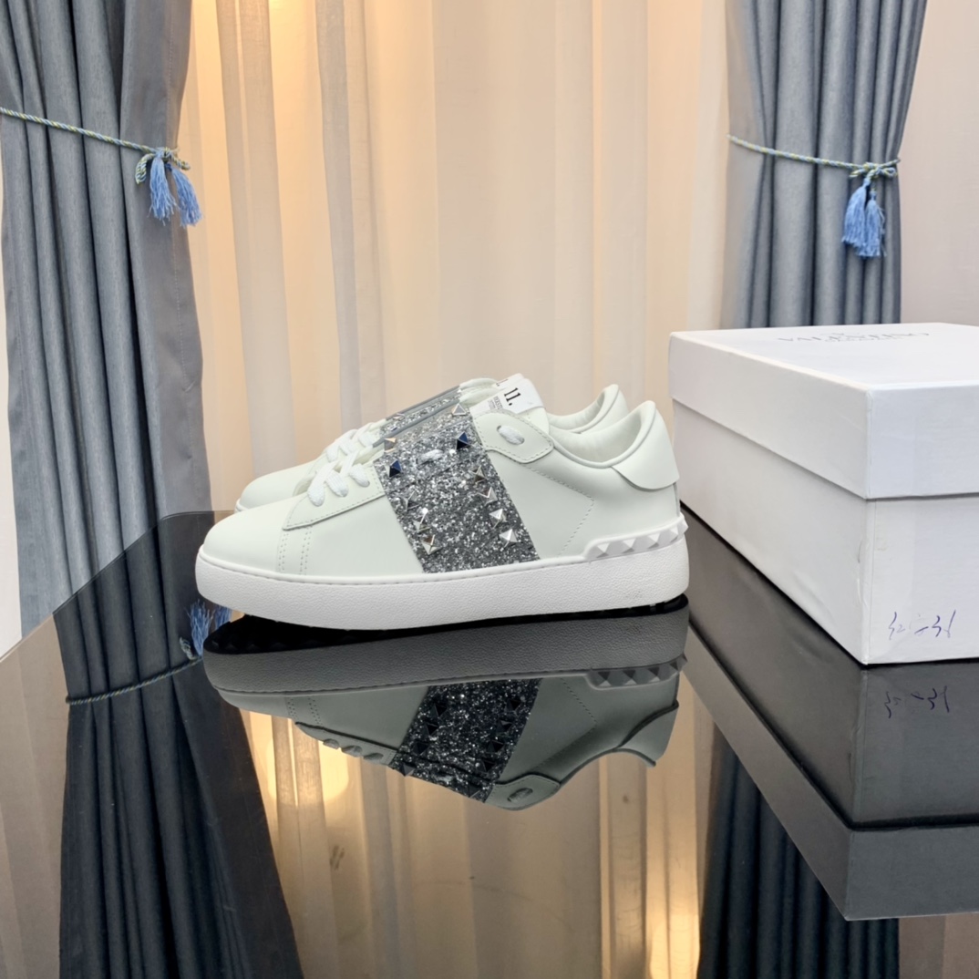 Valentino Rockstud Sneakers White