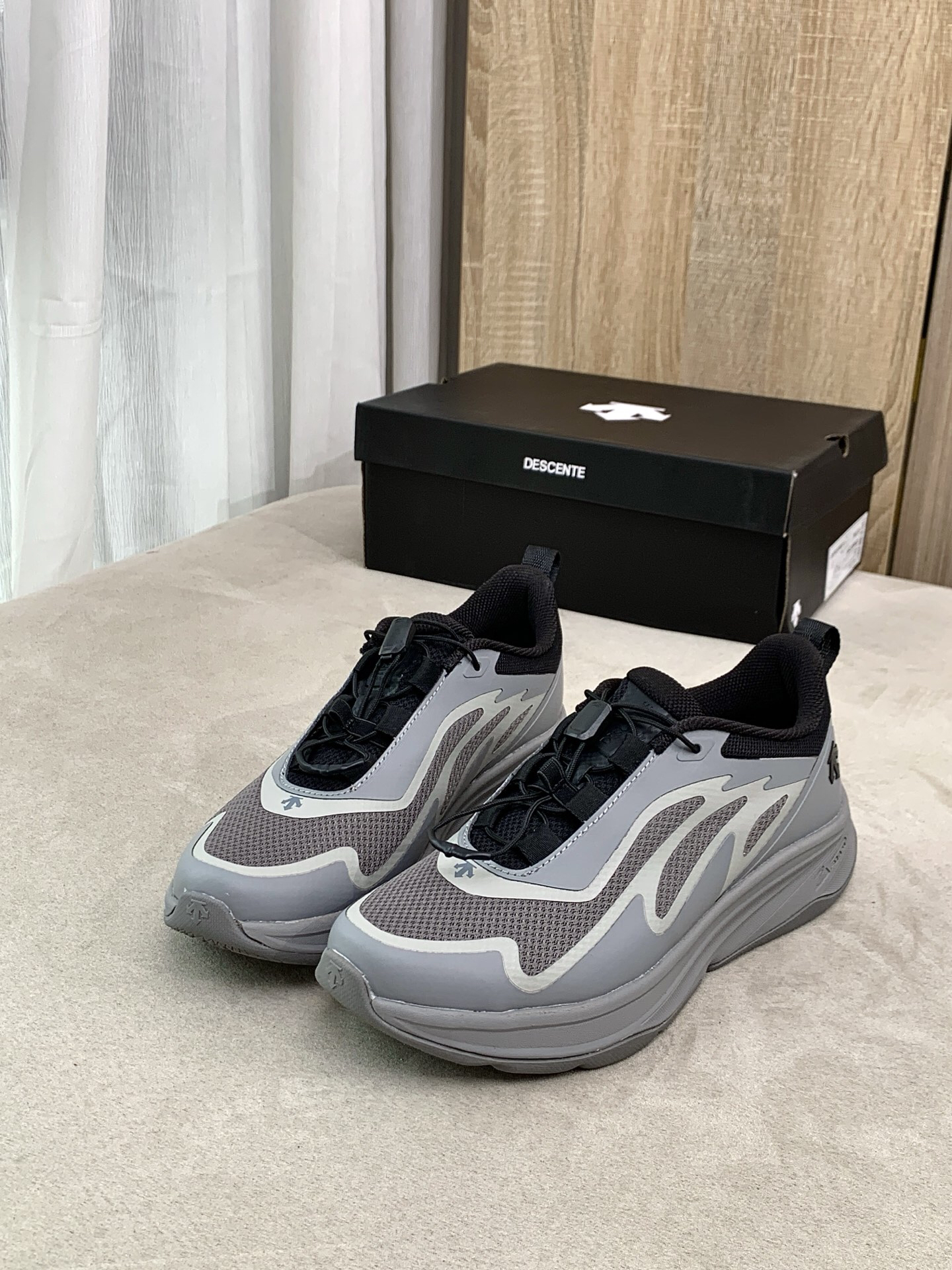 Descente LAVITATE Cushion Run Shoes Grey