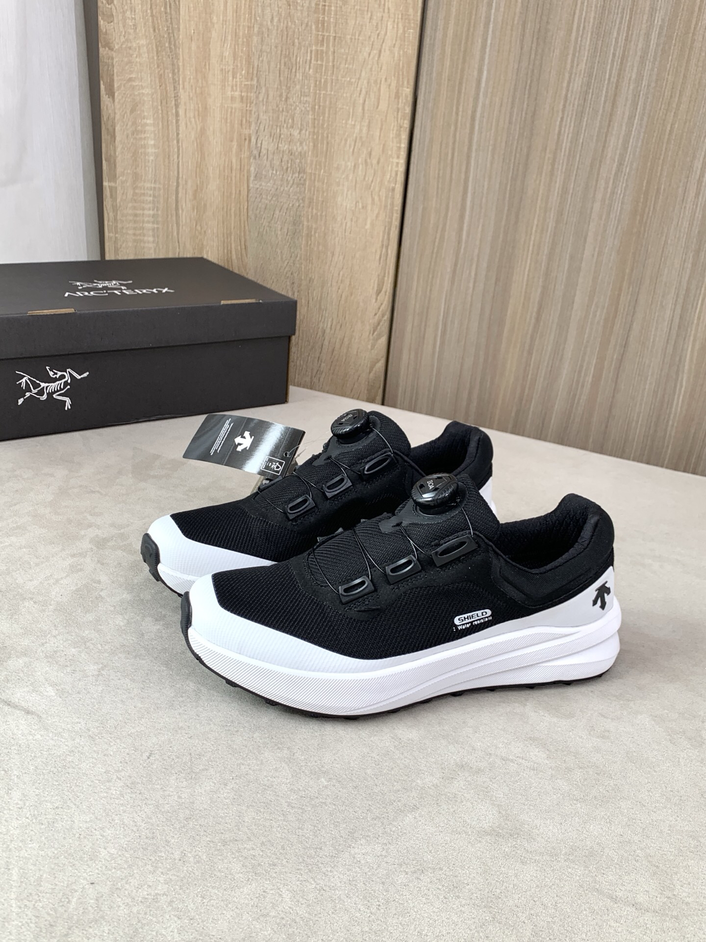 Descente Dualis G BOA Trail Runners Black/White