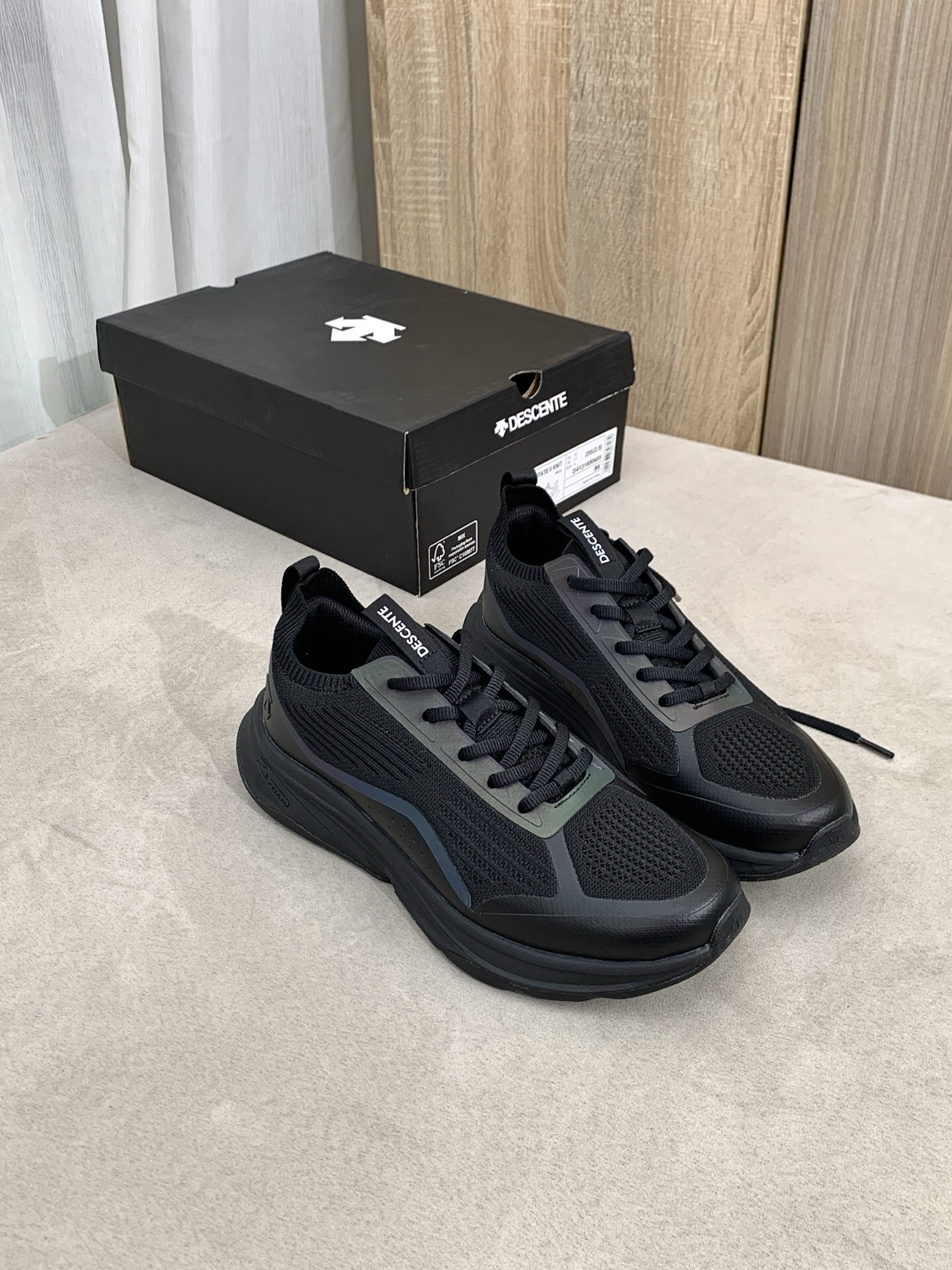 Descente Lavitate II Knit Sneakers Black