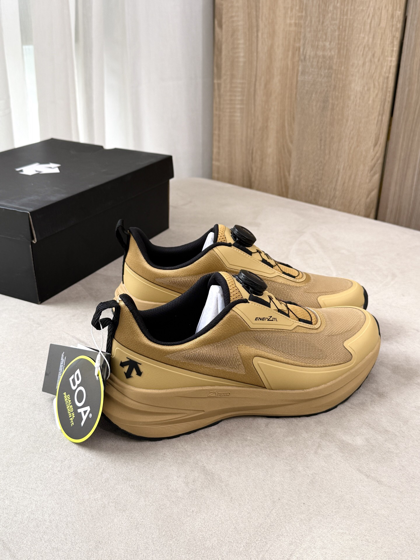 Descente BOA Dial Casual Sneakers Khaki