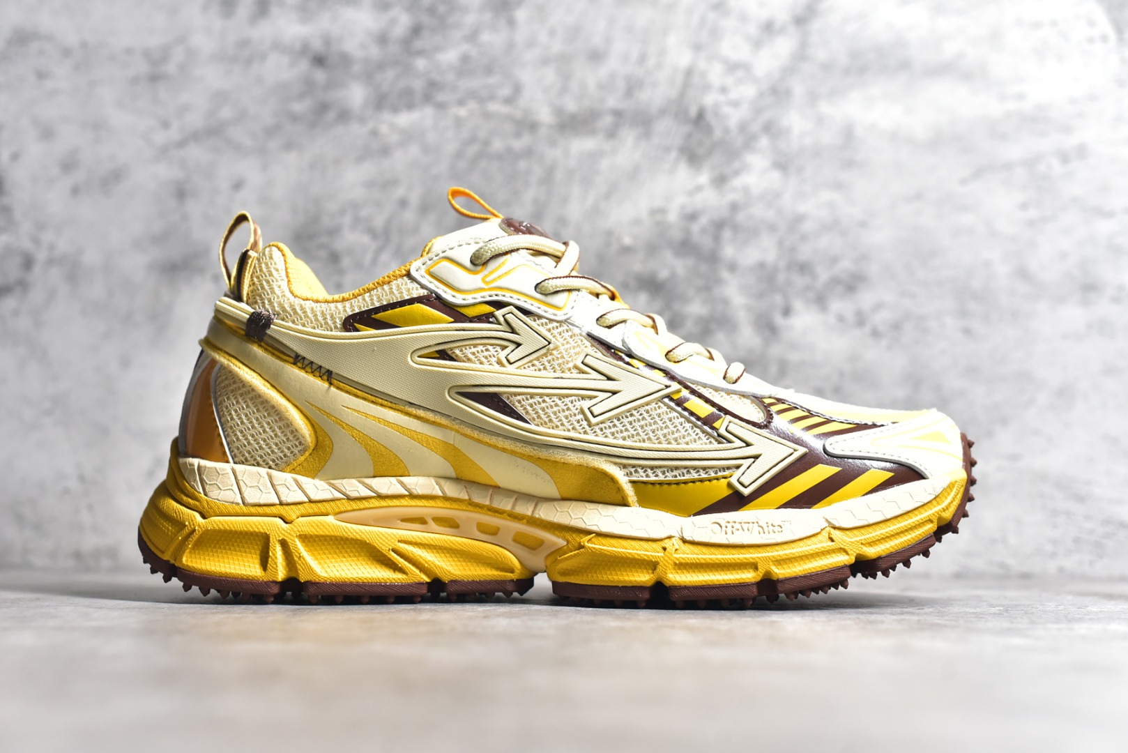 Off-White Retro Low Sneakers Yellow