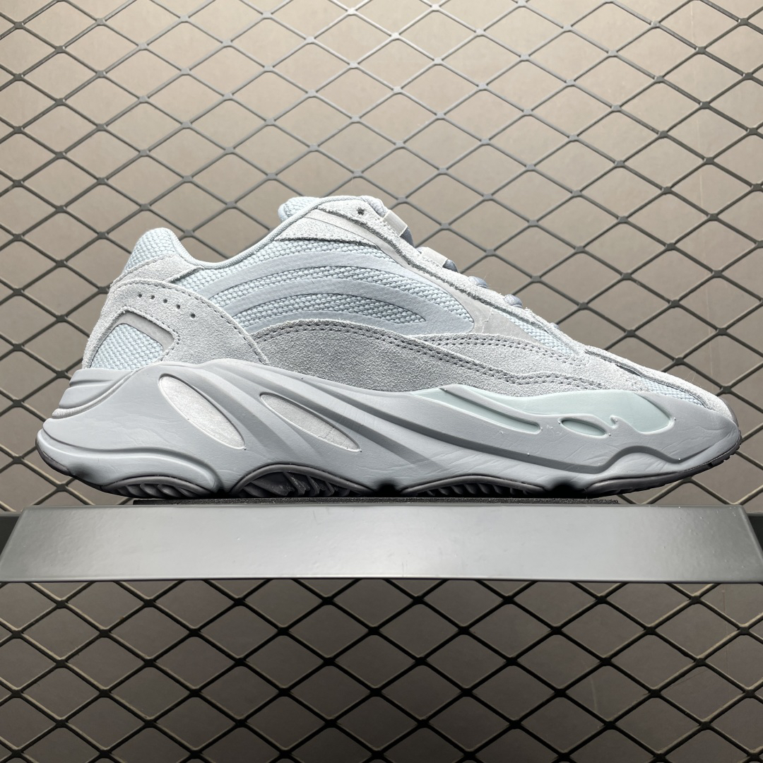 Adidas Yeezy 700 V2 Sneaker Gray