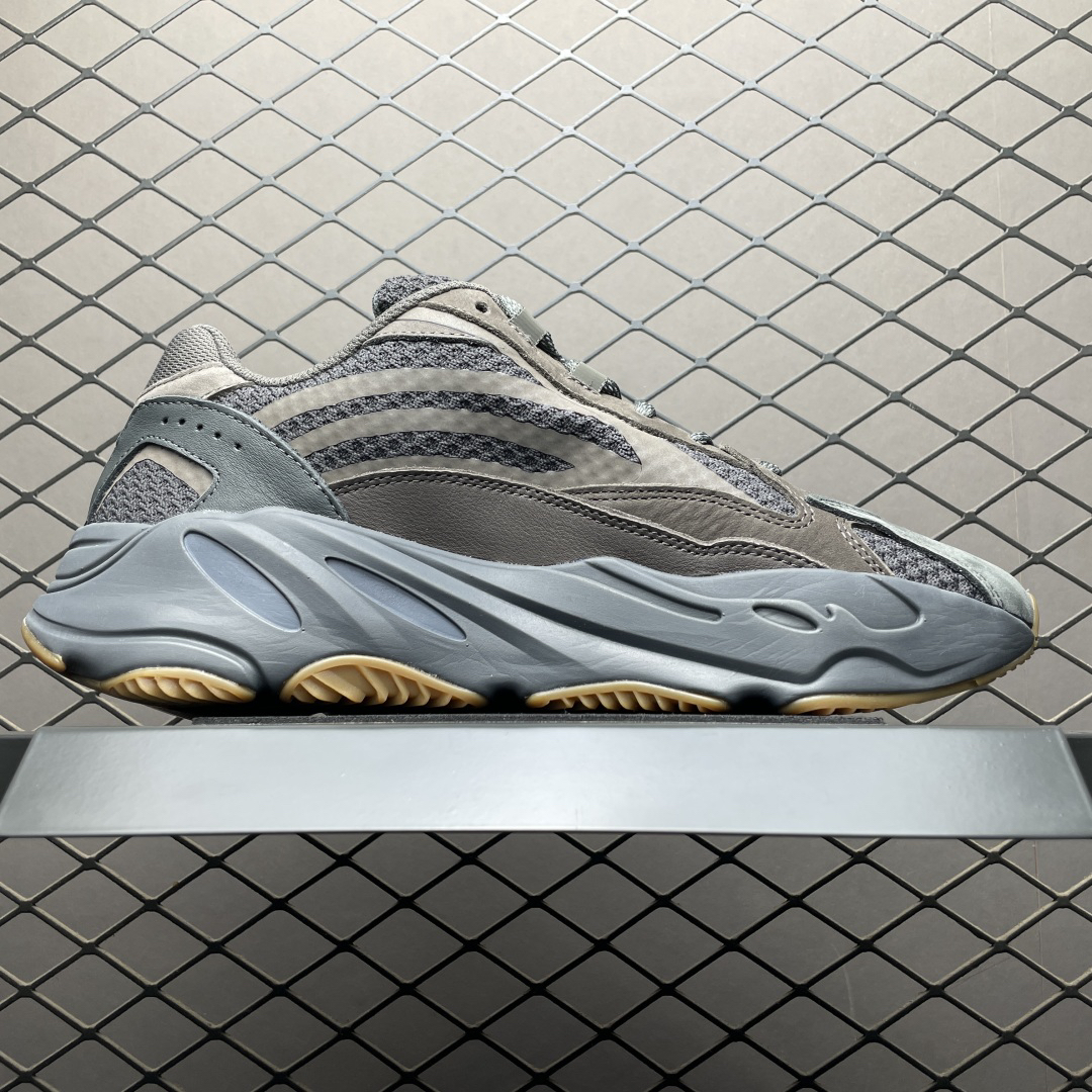 Adidas Yeezy 700 V2 EG6860 Sneakers Grey