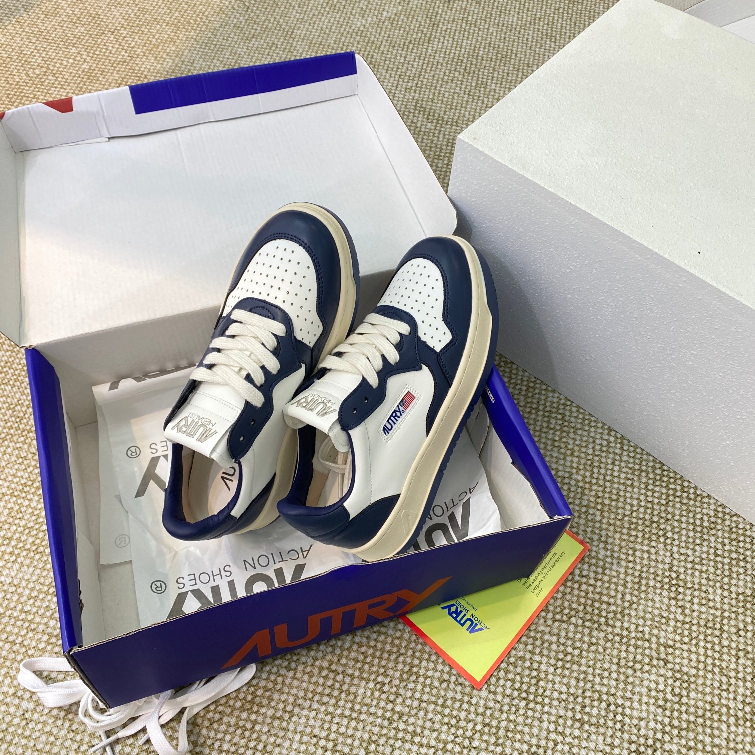 Autry Medalist Low Sneakers Navy/White