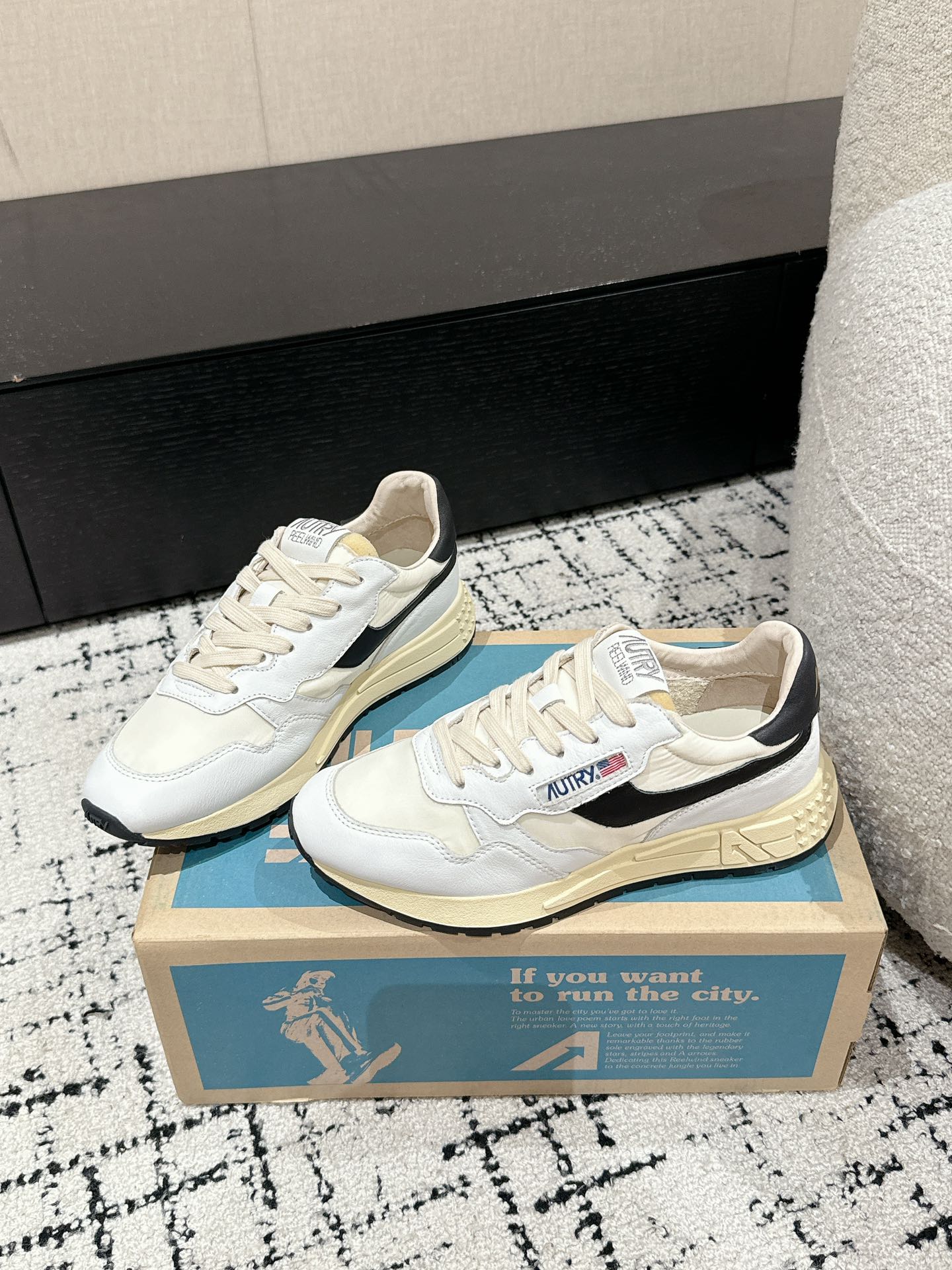 Autry Rewind Retro Runner Sneakers White/Black