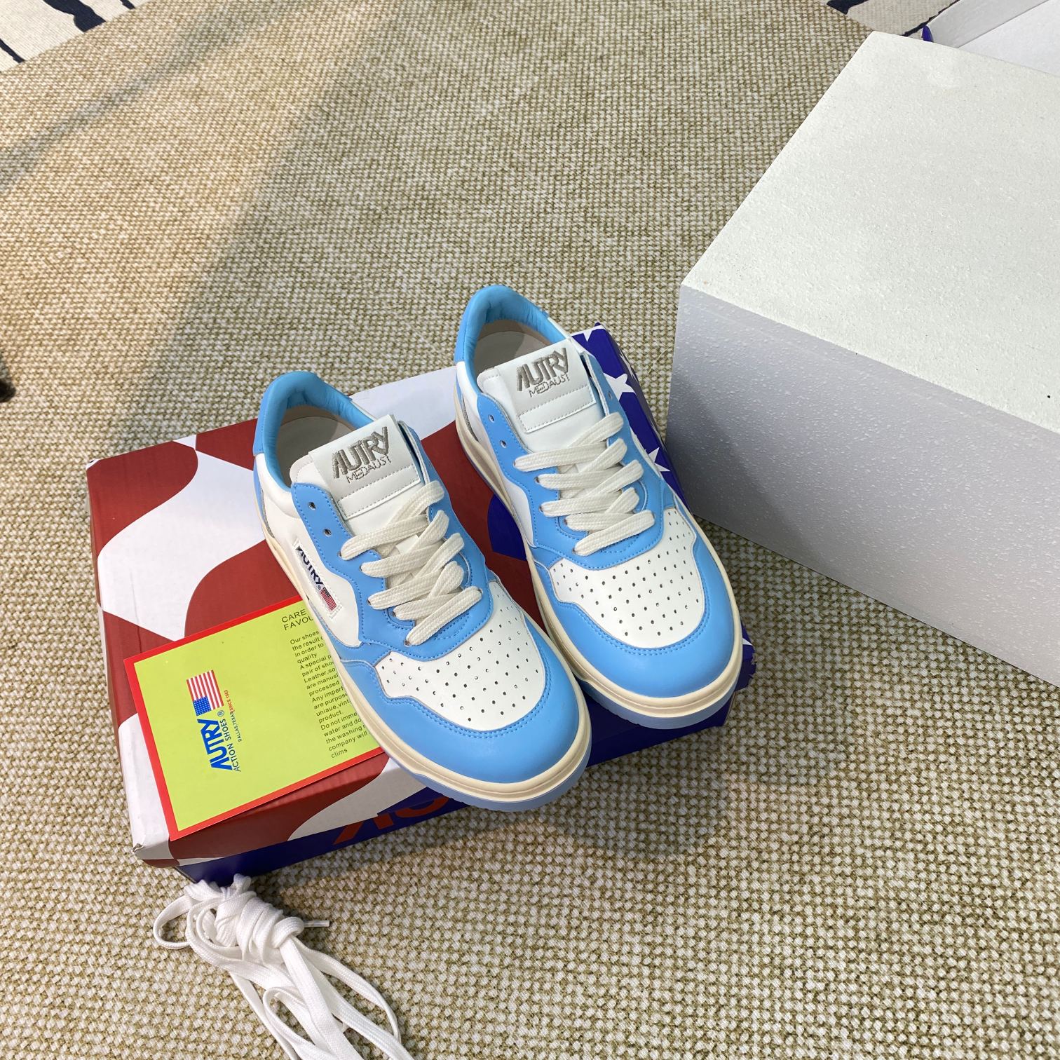 Autry Leather Court Sneakers Blue/White