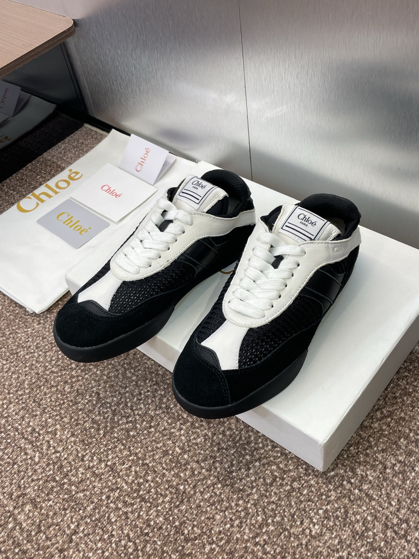 Chloe Low-Top Runner Sneakers Black/White