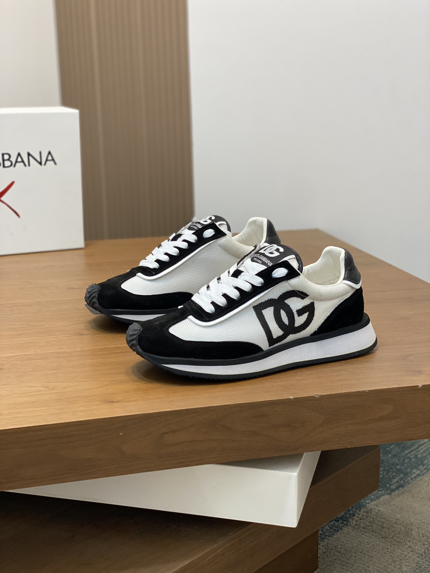 Dolce & Gabbana DG Logo Low-Top Sneakers Black/White