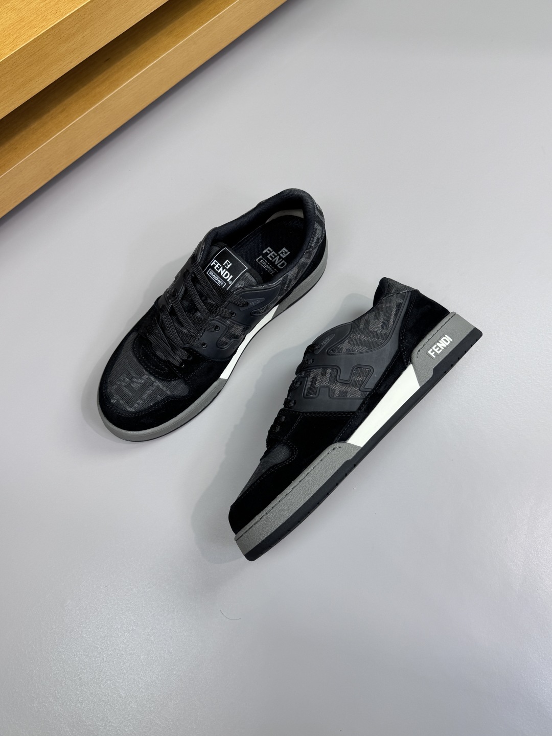 Fendi FF Logo Low-Top Sneakers Black