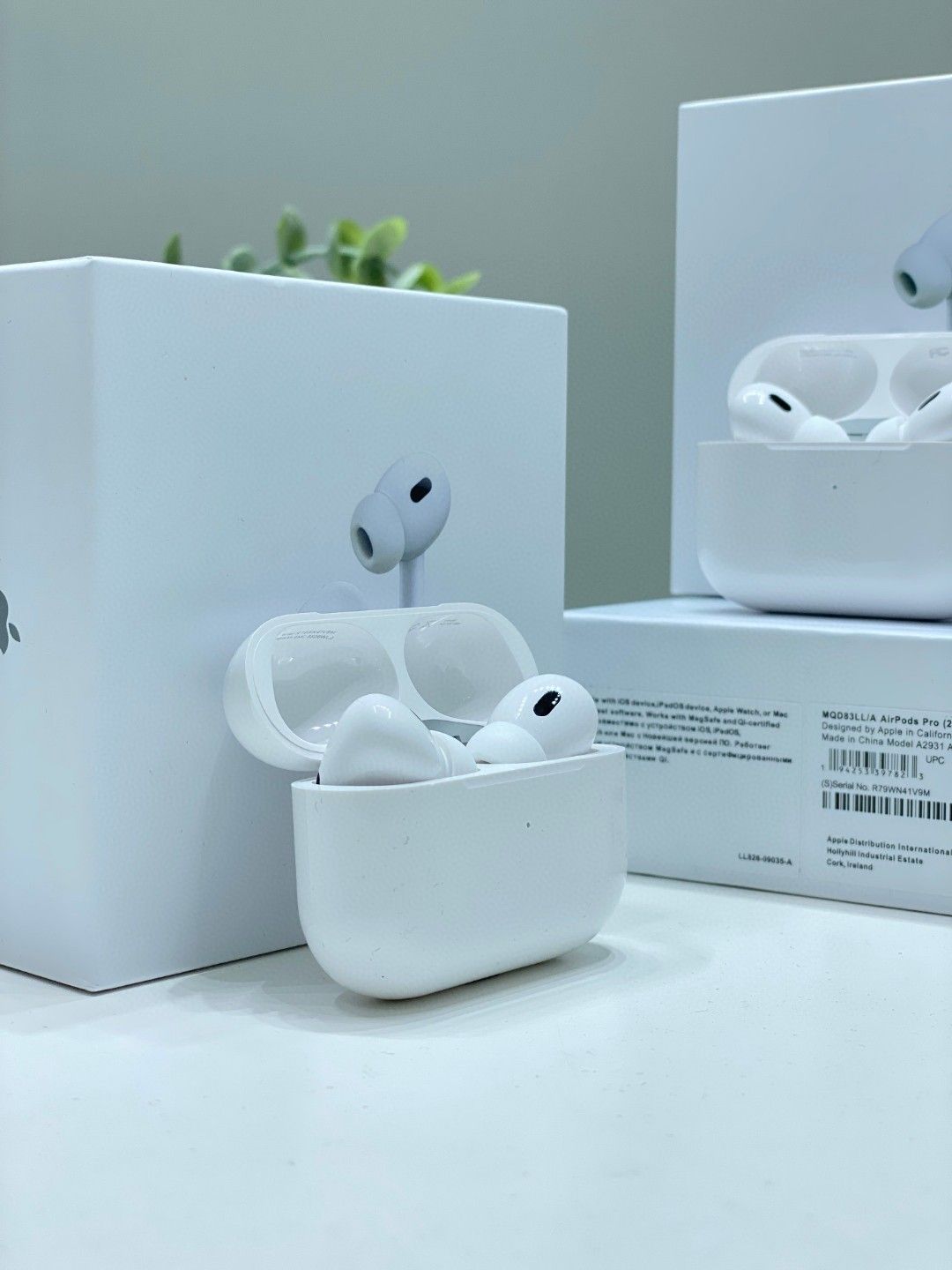 Apple AirPods Pro Wireless Earbuds White