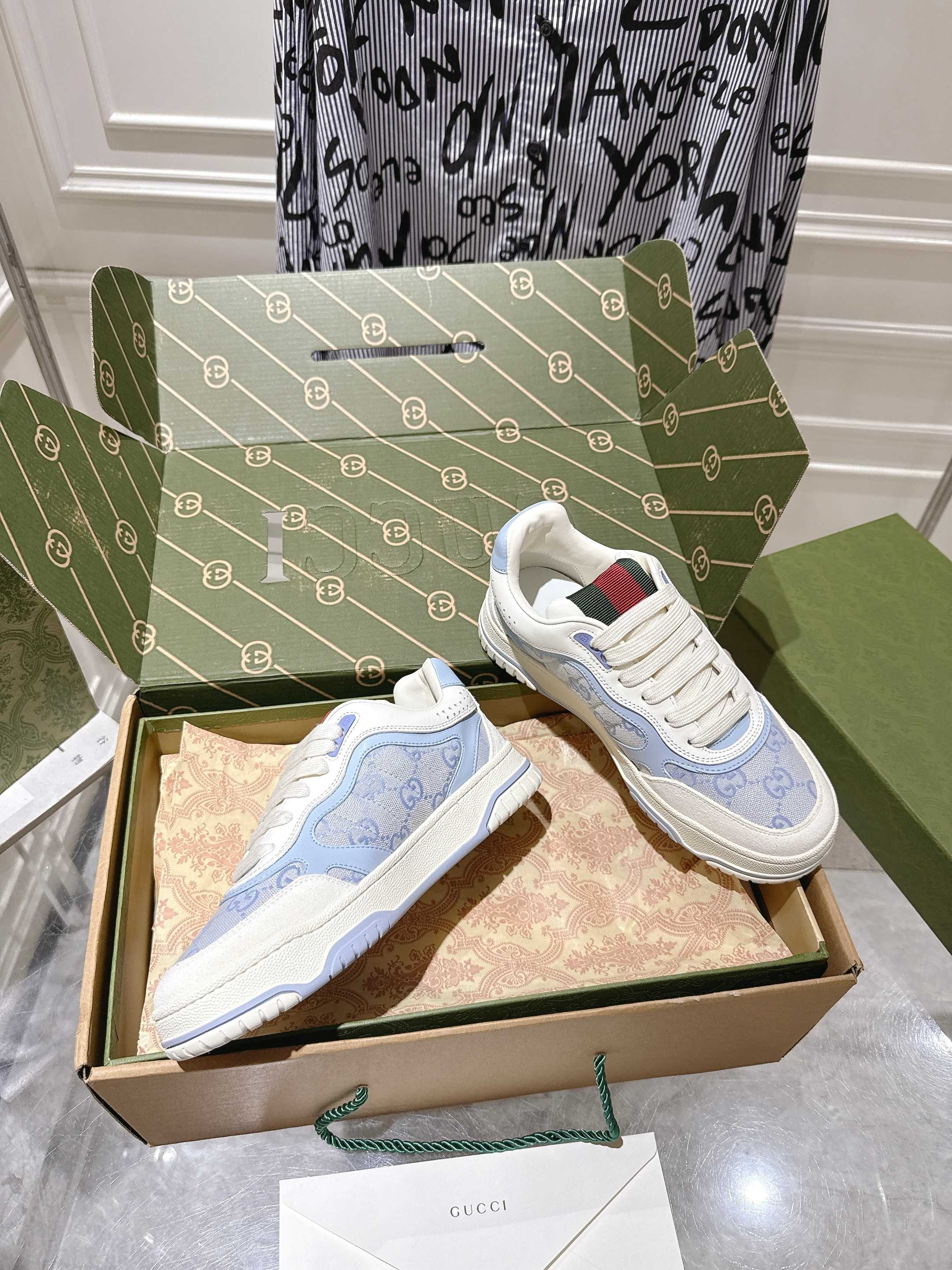 Gucci Retro Low-Top Sneakers Blue/White
