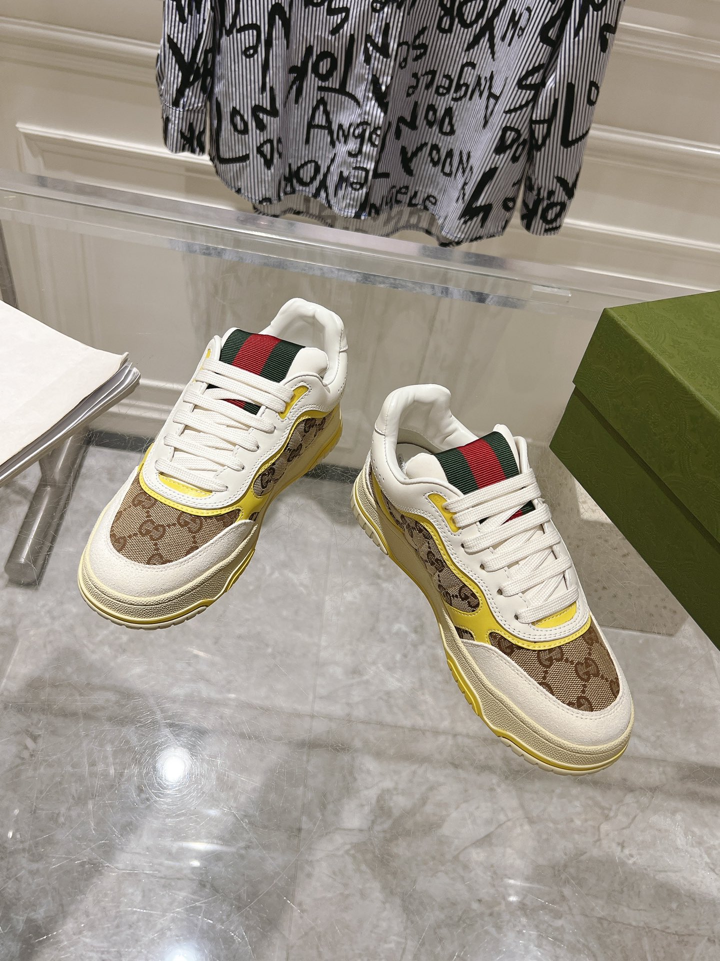 Gucci Retro Distressed Low-Top Sneakers Multi-Color