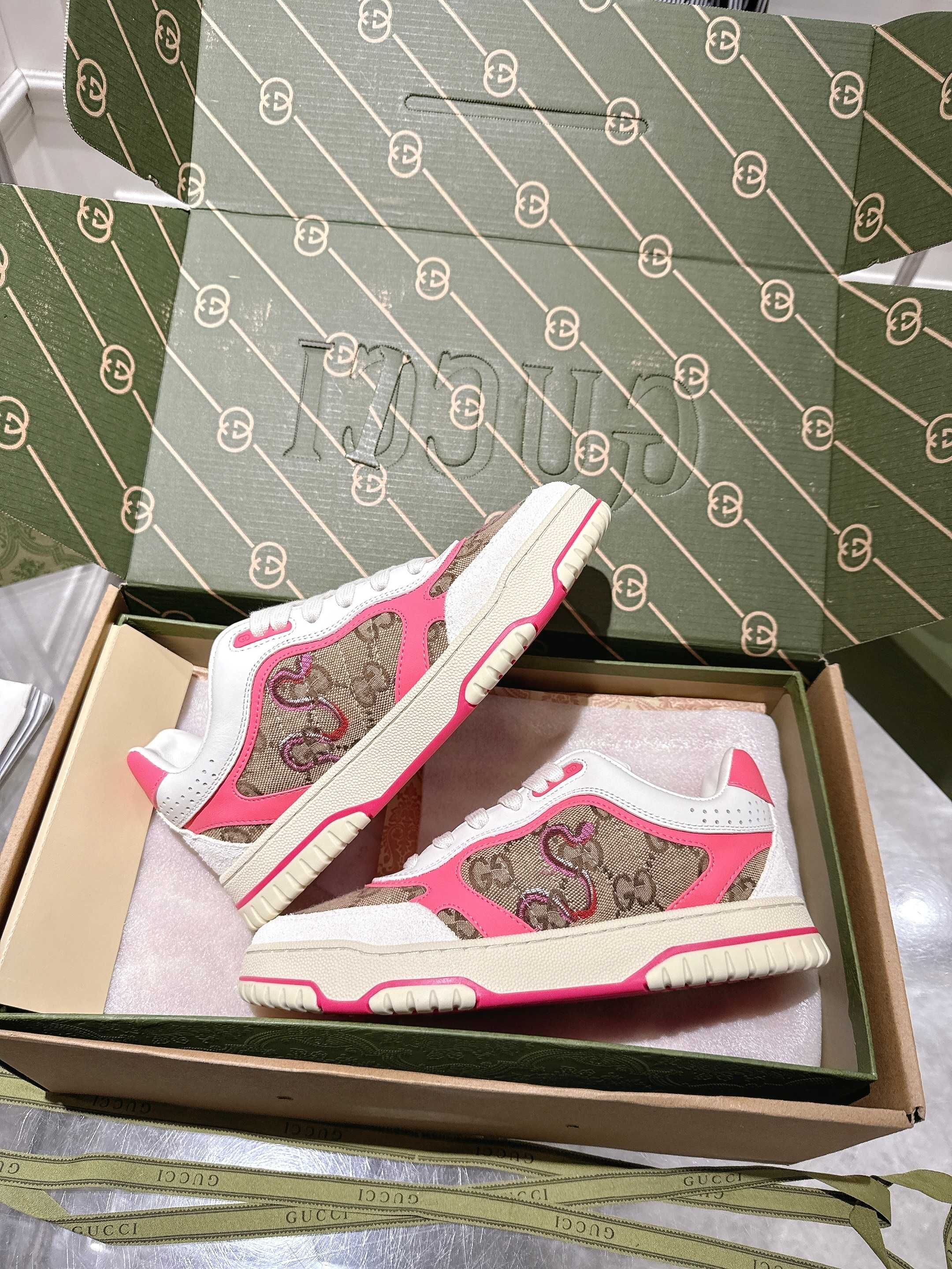 Gucci Retro GG Sneakers Pink