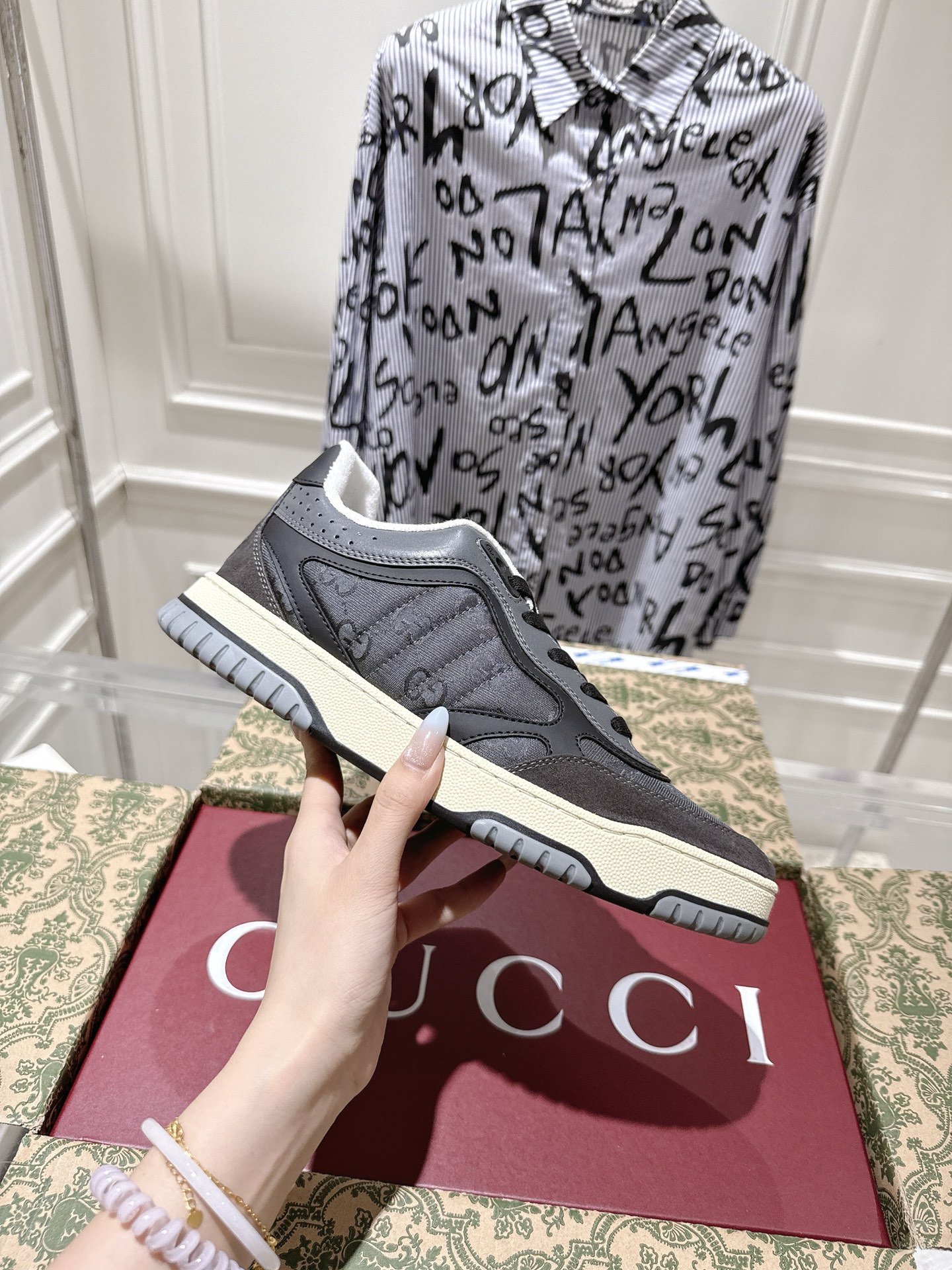 Gucci Vintage Distressed Low-Top Sneakers Grey