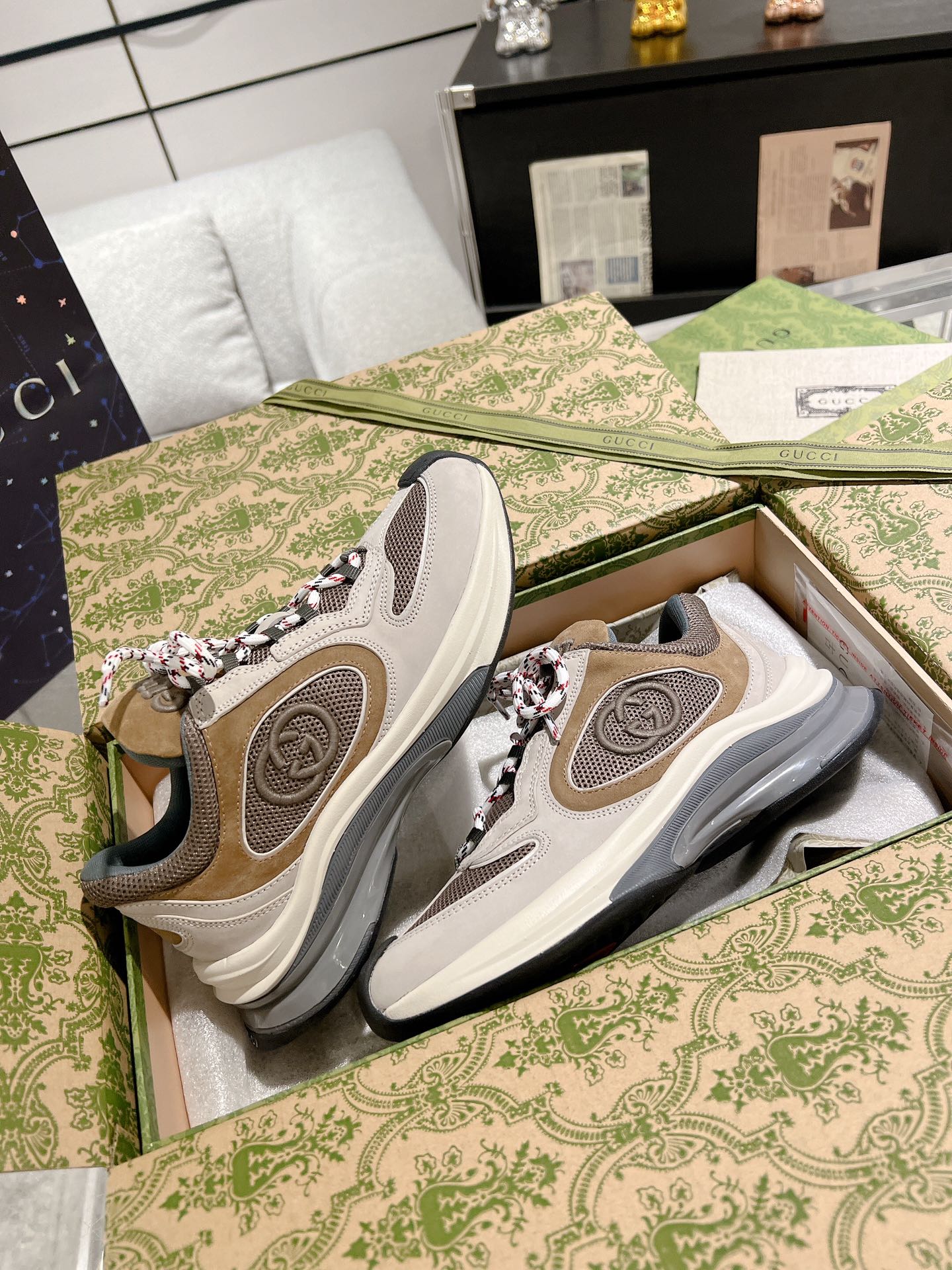 Gucci Run Chunky Sneakers Beige