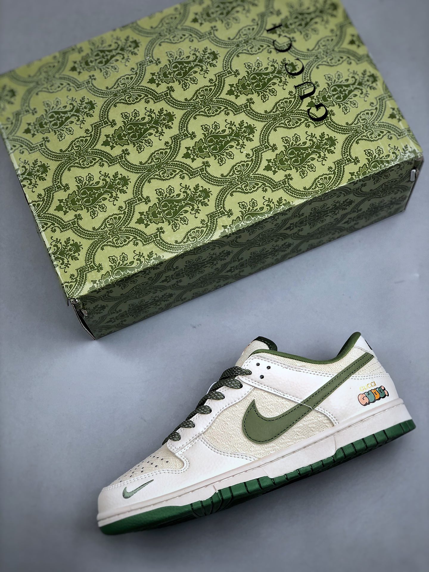 Nike Dunk Low Canvas Sneaker Off-White/Green