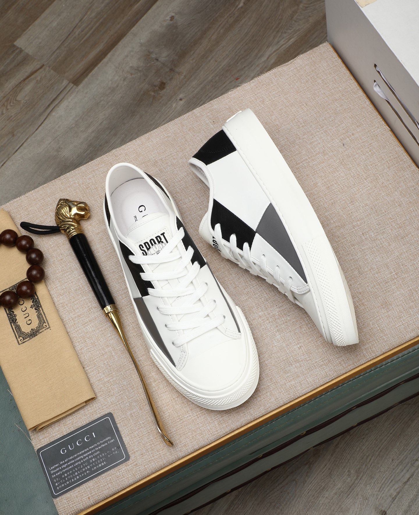 Gucci Leather Low-Top Sneakers Black/White