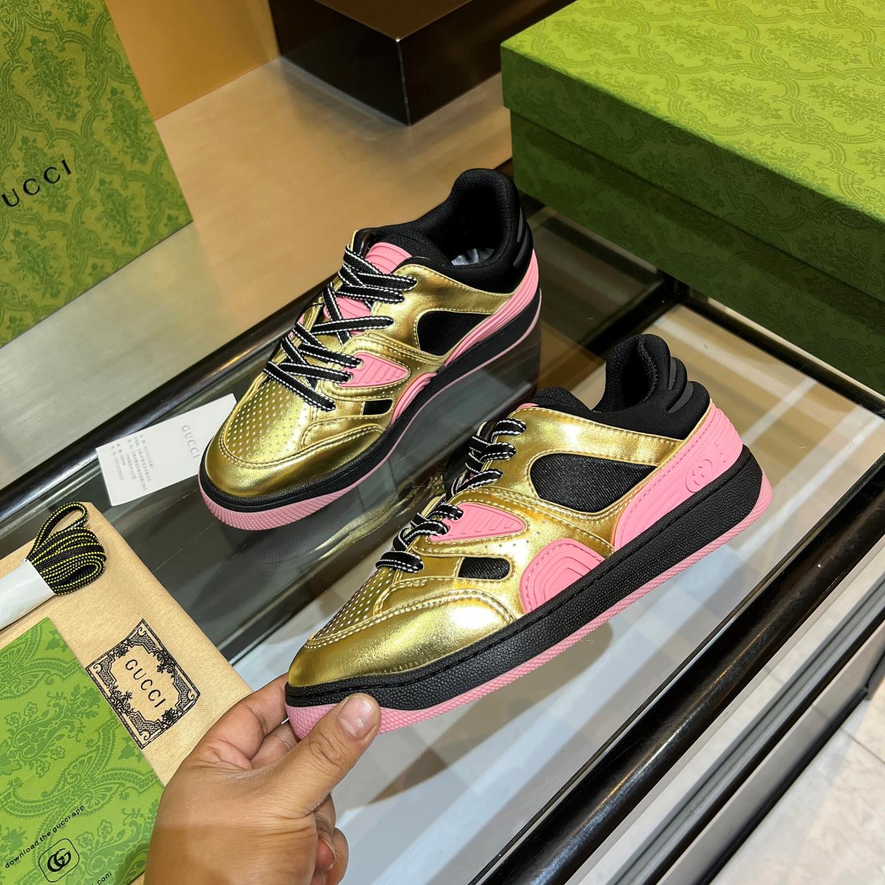 Gucci Low-Top Sneakers Gold/Pink