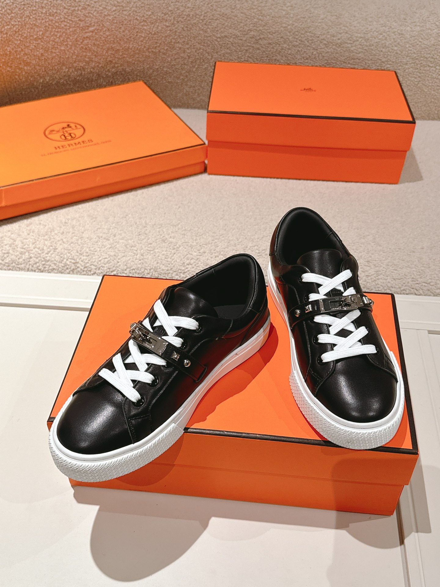 Hermes Kelly Buckle Low-Top Sneakers Black