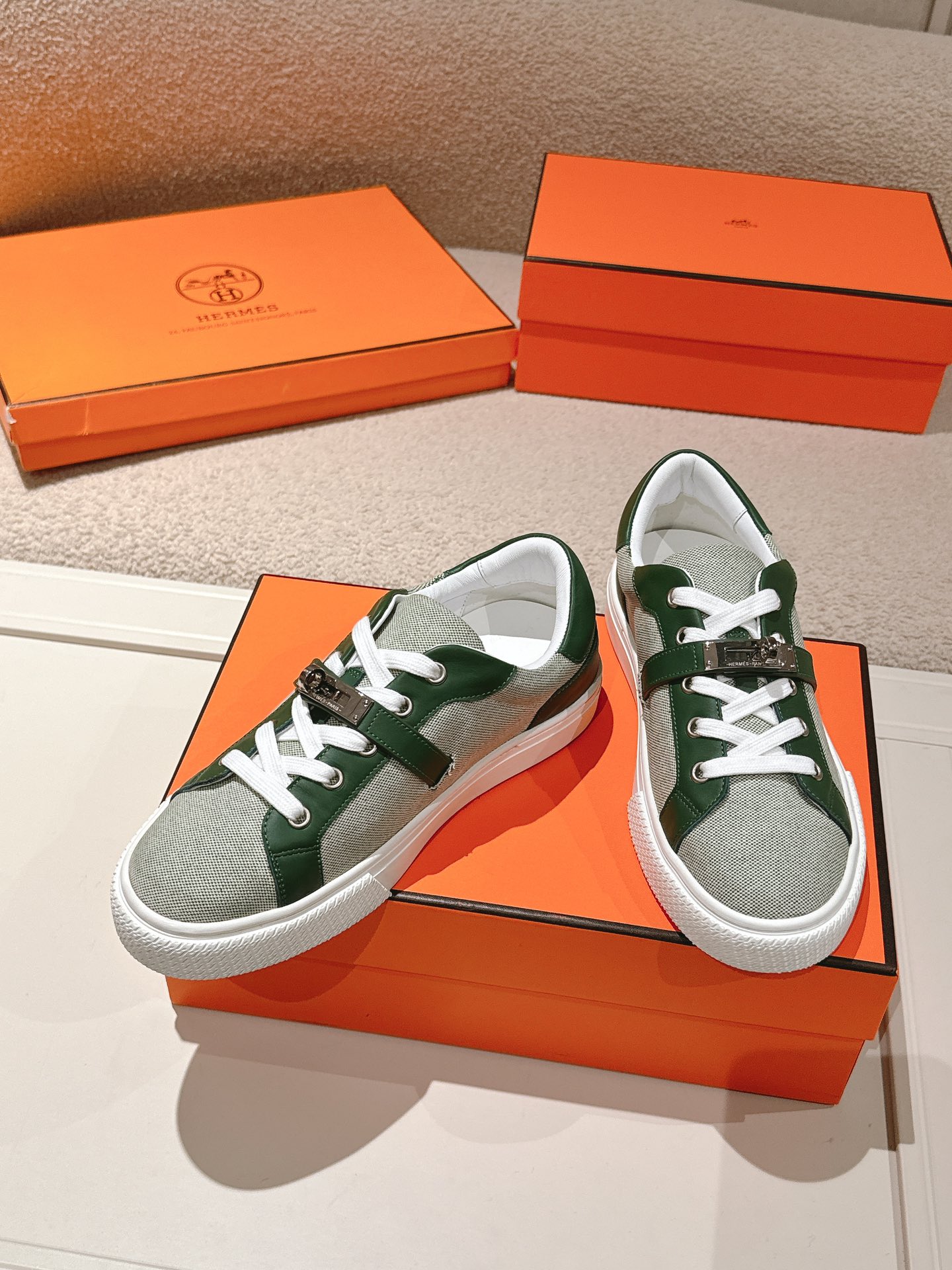 Hermes Kelly Buckle Low-Top Sneakers Green