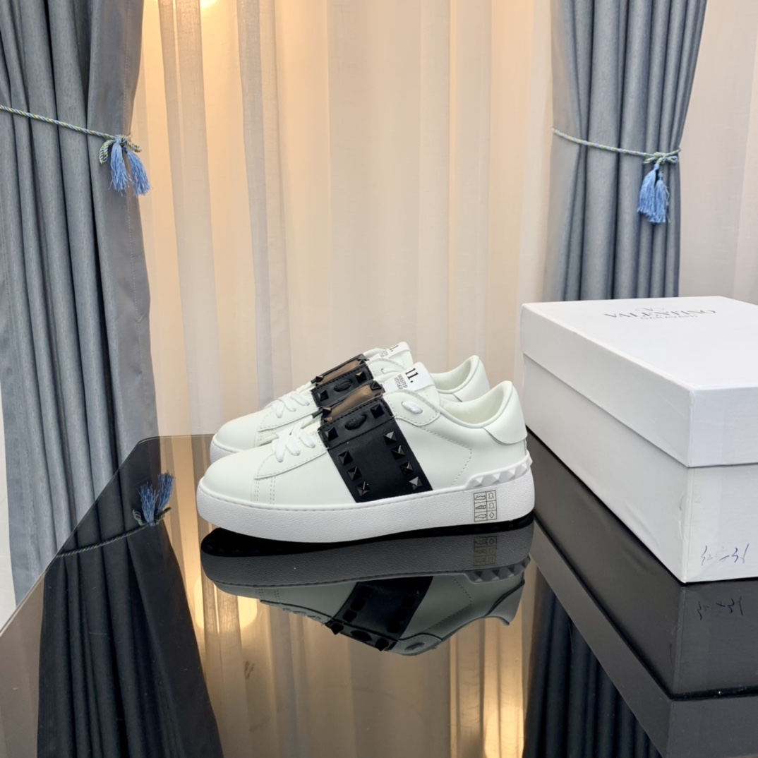 Valentino Rockstud Sneakers White/Black