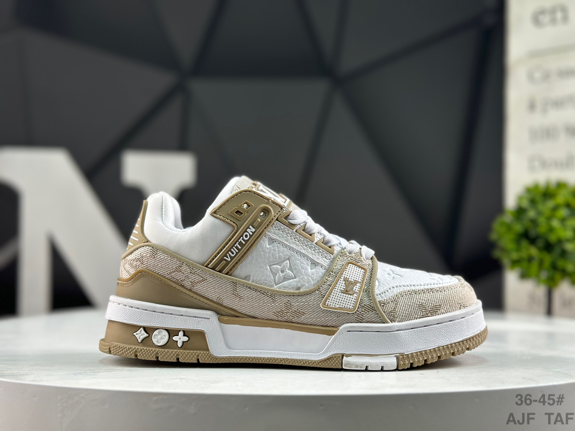 Louis Vuitton Trainer Maxi Low Sneaker Multicolor