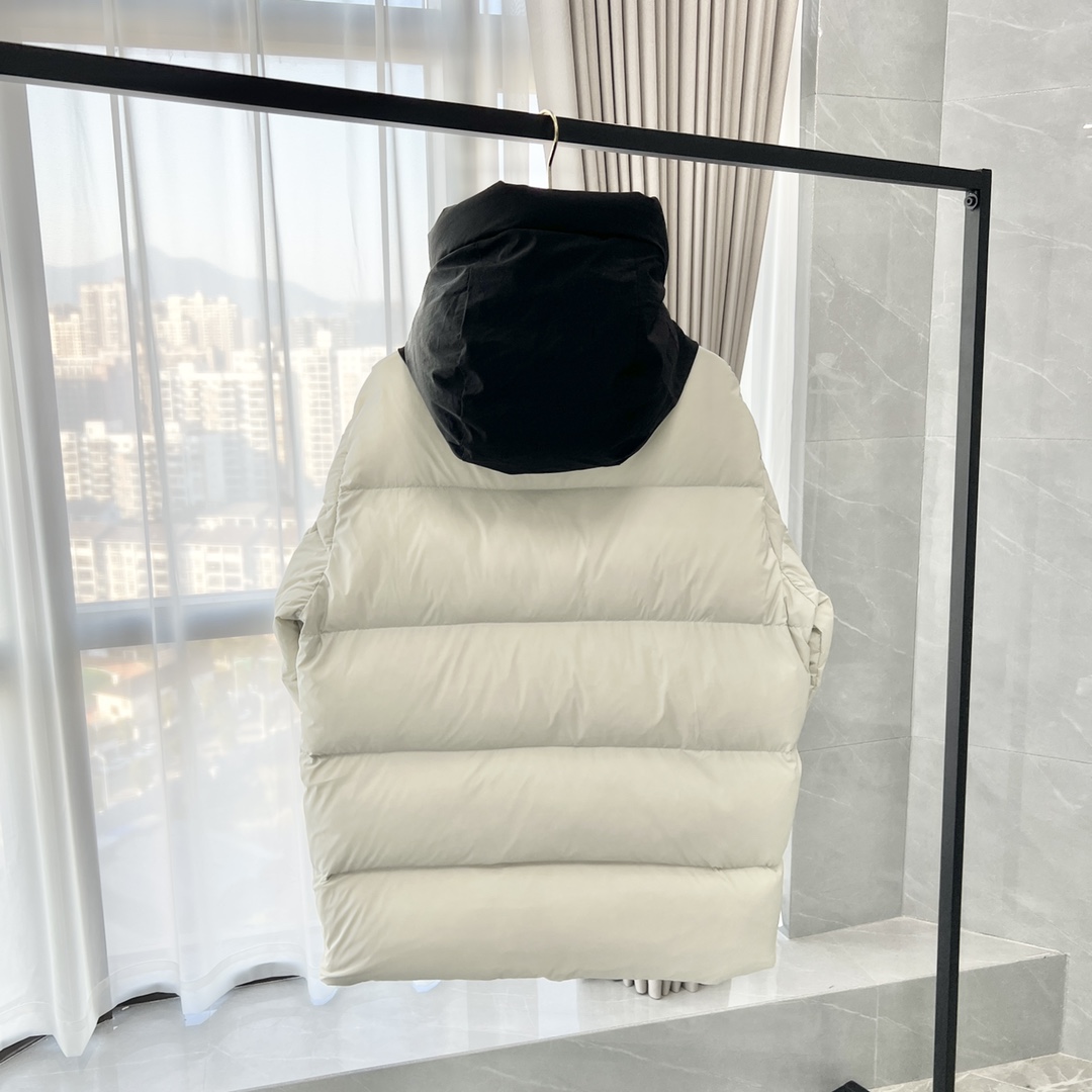 Moncler Madeira Down Jacket Grey/Black