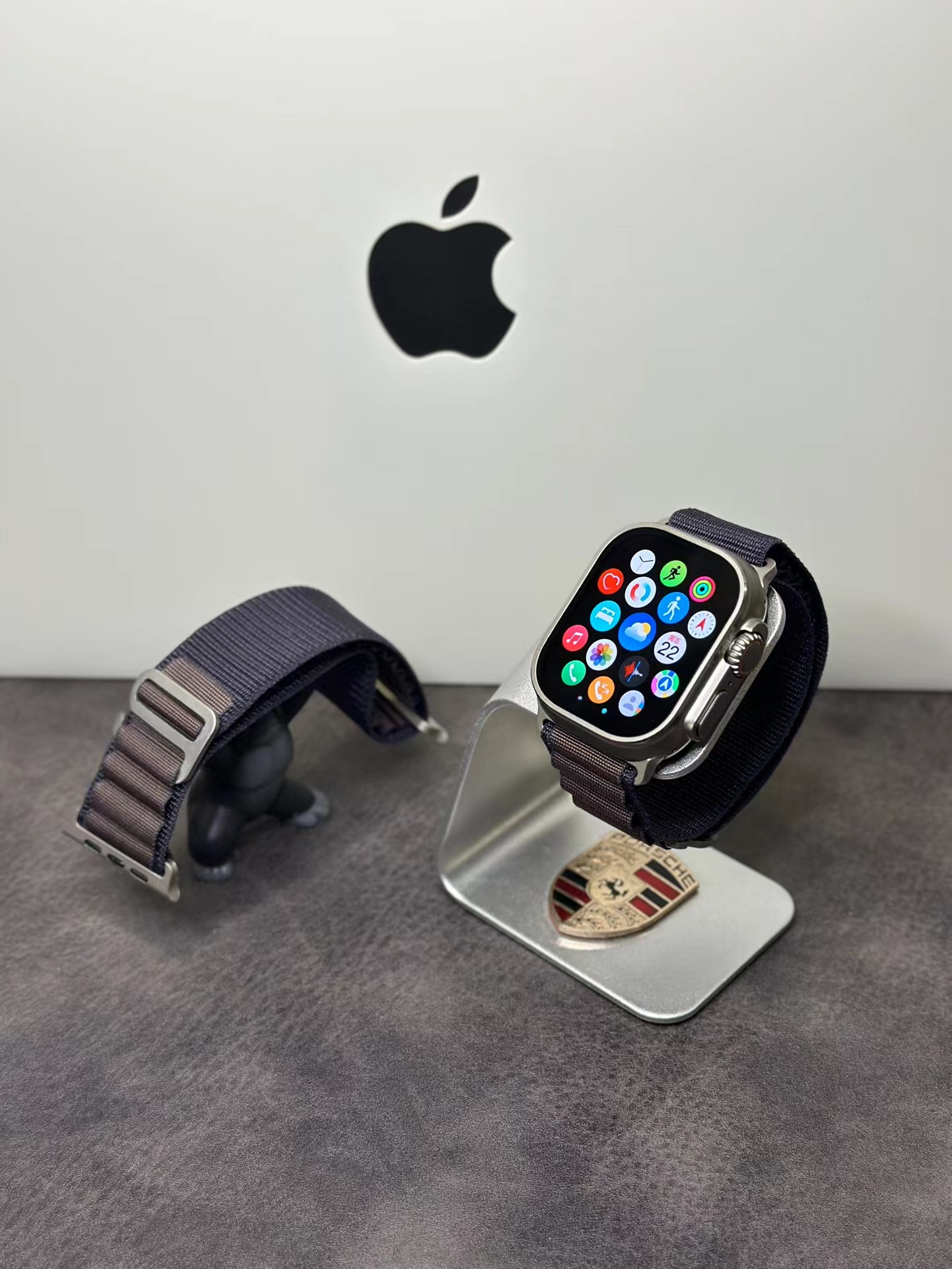Apple Watch Ultra 2 Smartwatch Titanium Gray