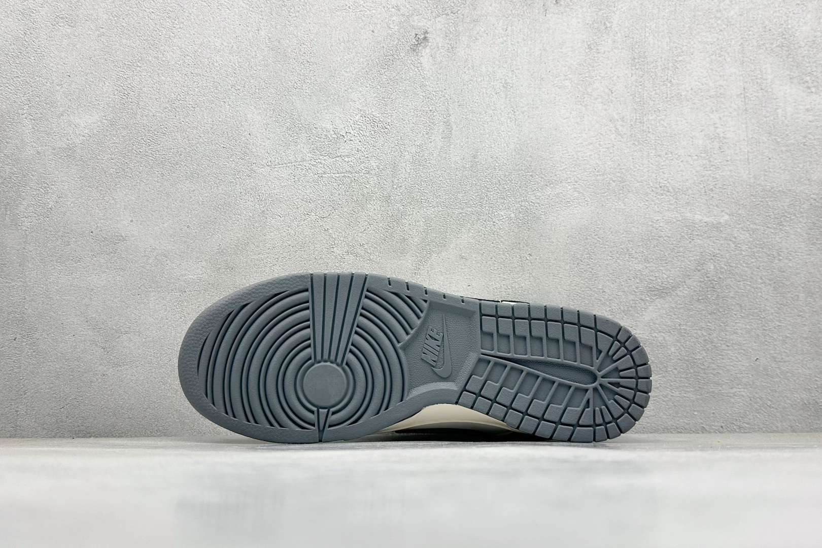 Nike SB Dunk LV Low Grey