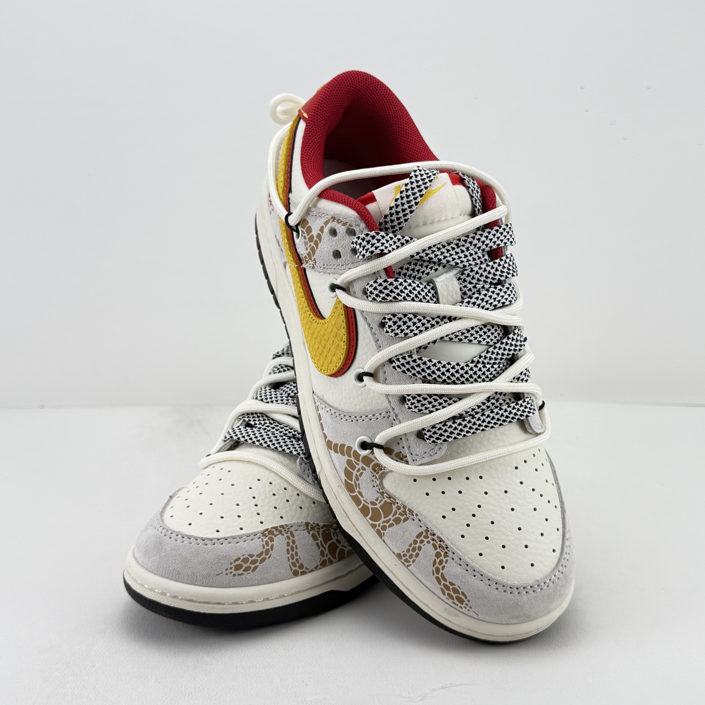 Nike SB Dunk Low White Gold