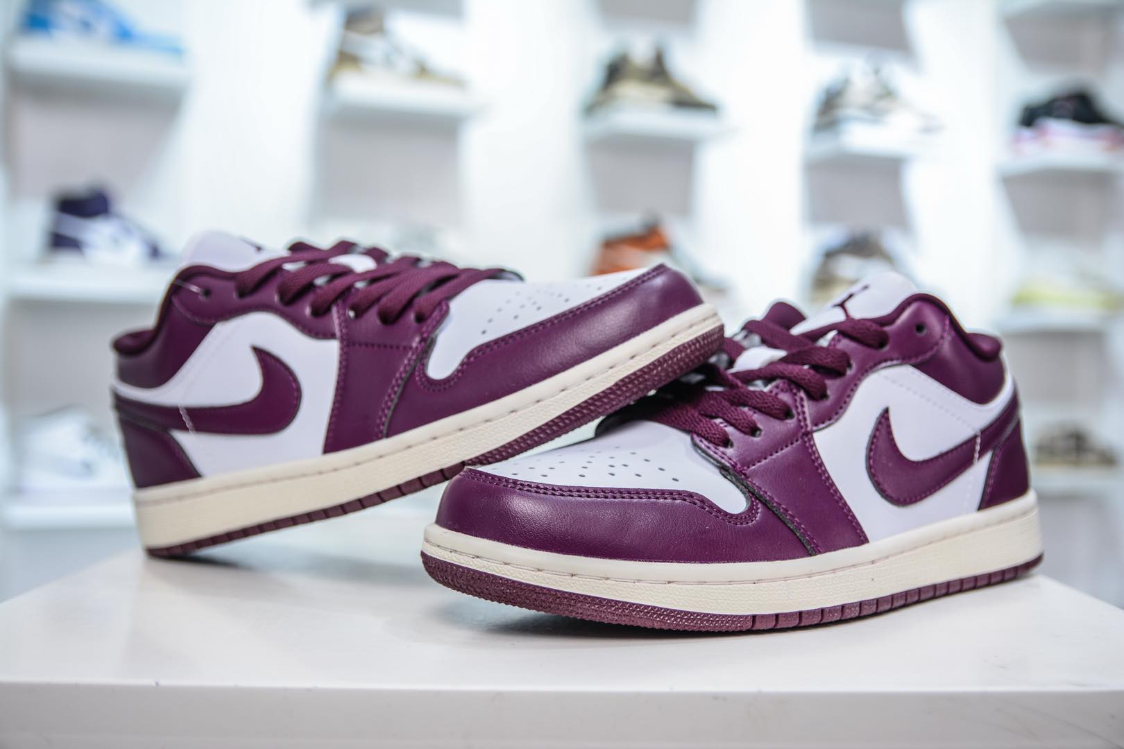 Jordan Air Jordan 1 Low Leather Sneakers Purple/White