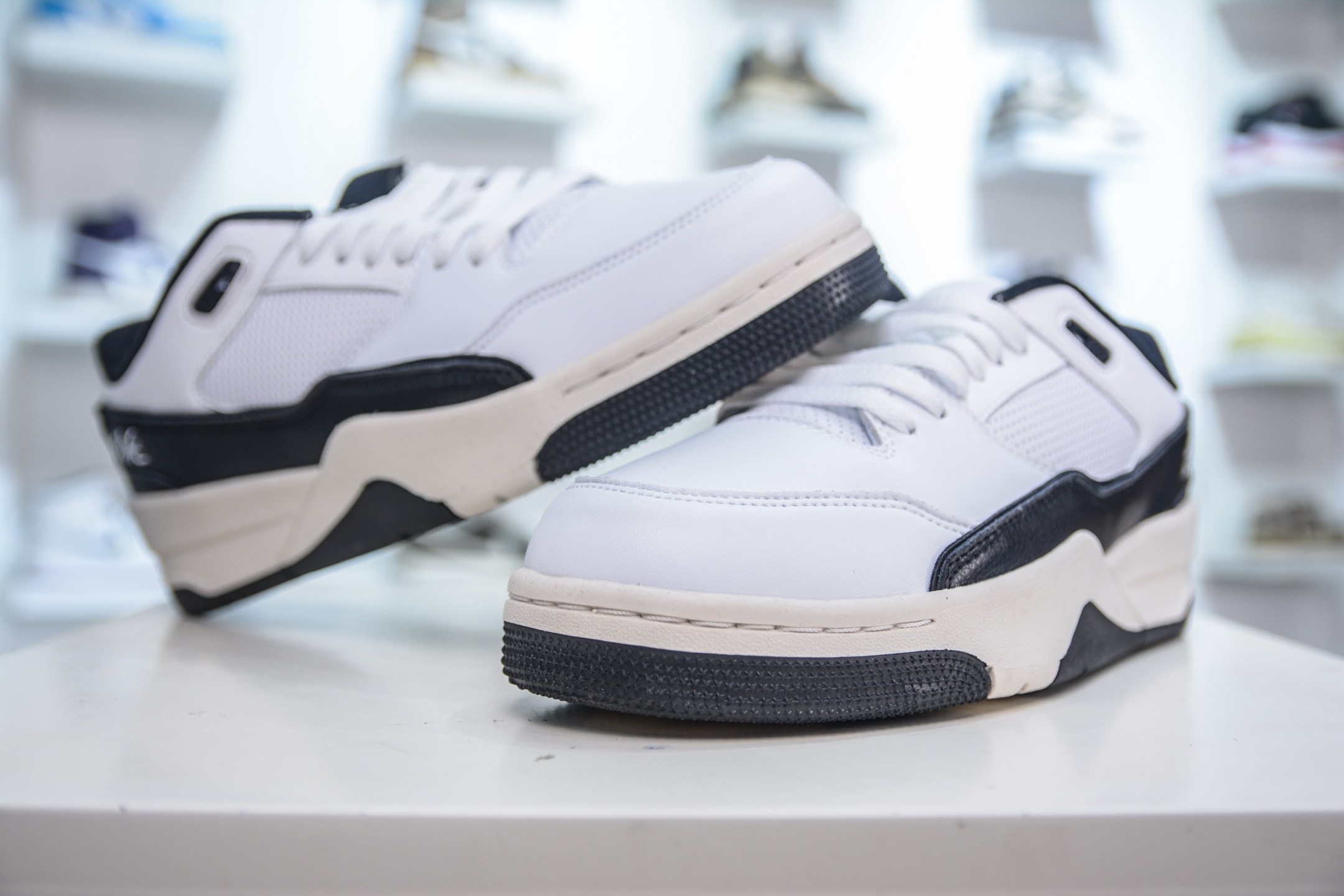Jordan Flight Court Low Retro Sneaker Black/White