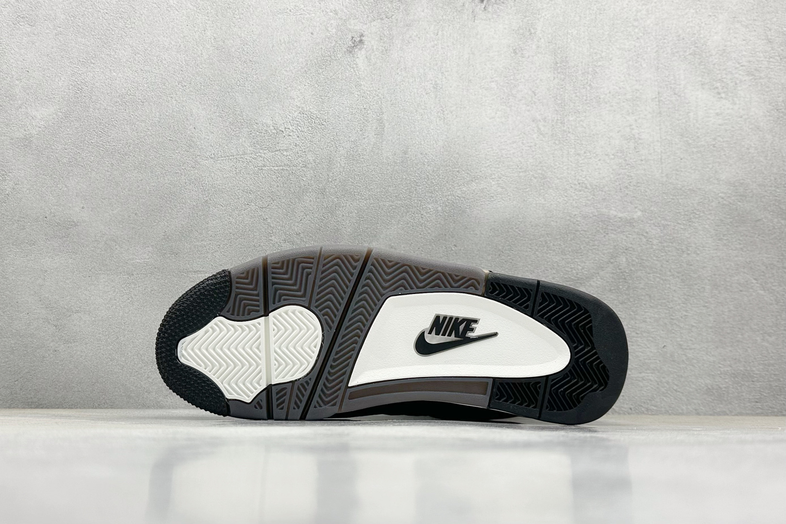 Jordan Air Jordan 4 Retro Mocha Taupe/Black