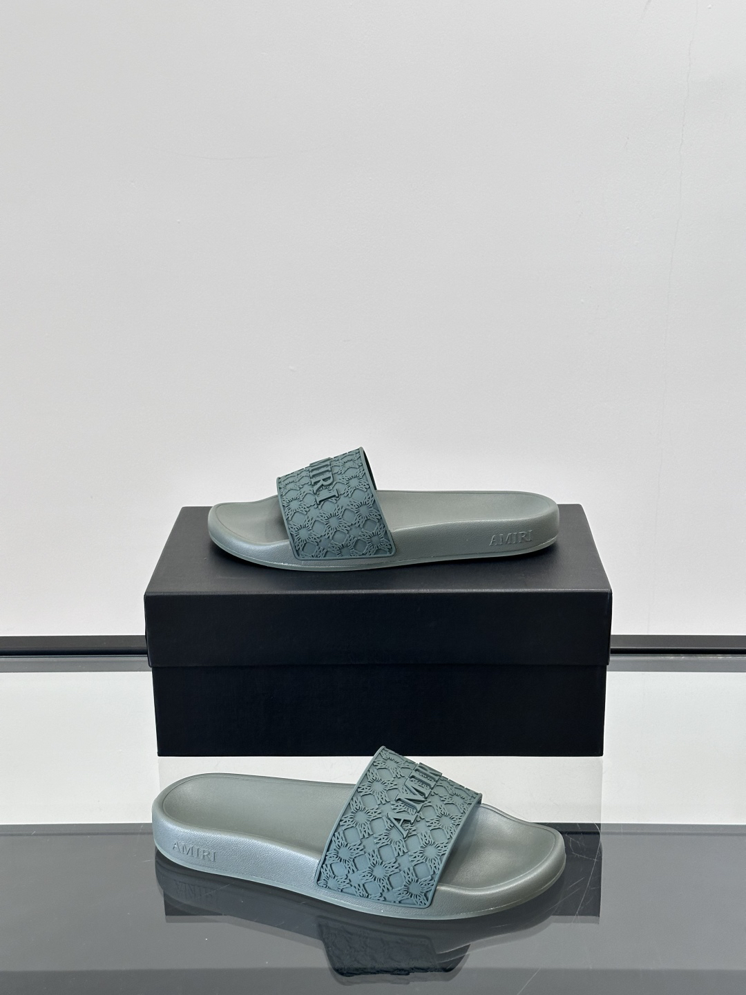 Amiri Embossed Logo Slides Green