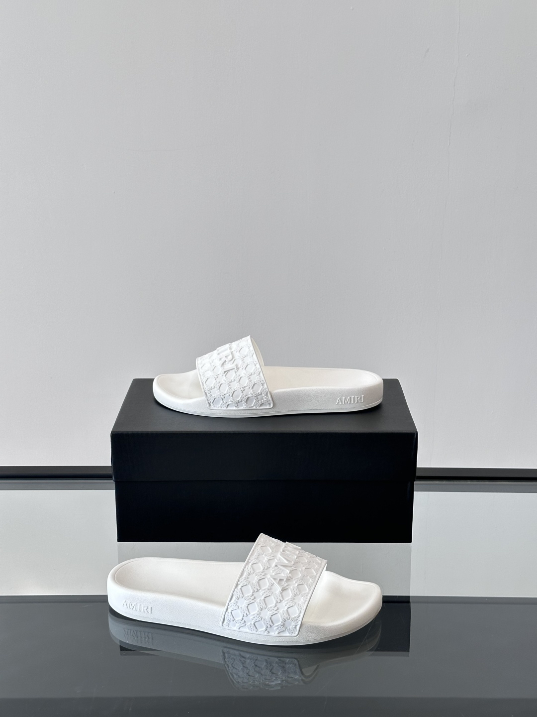 Amiri Embossed Logo Slide Sandals White