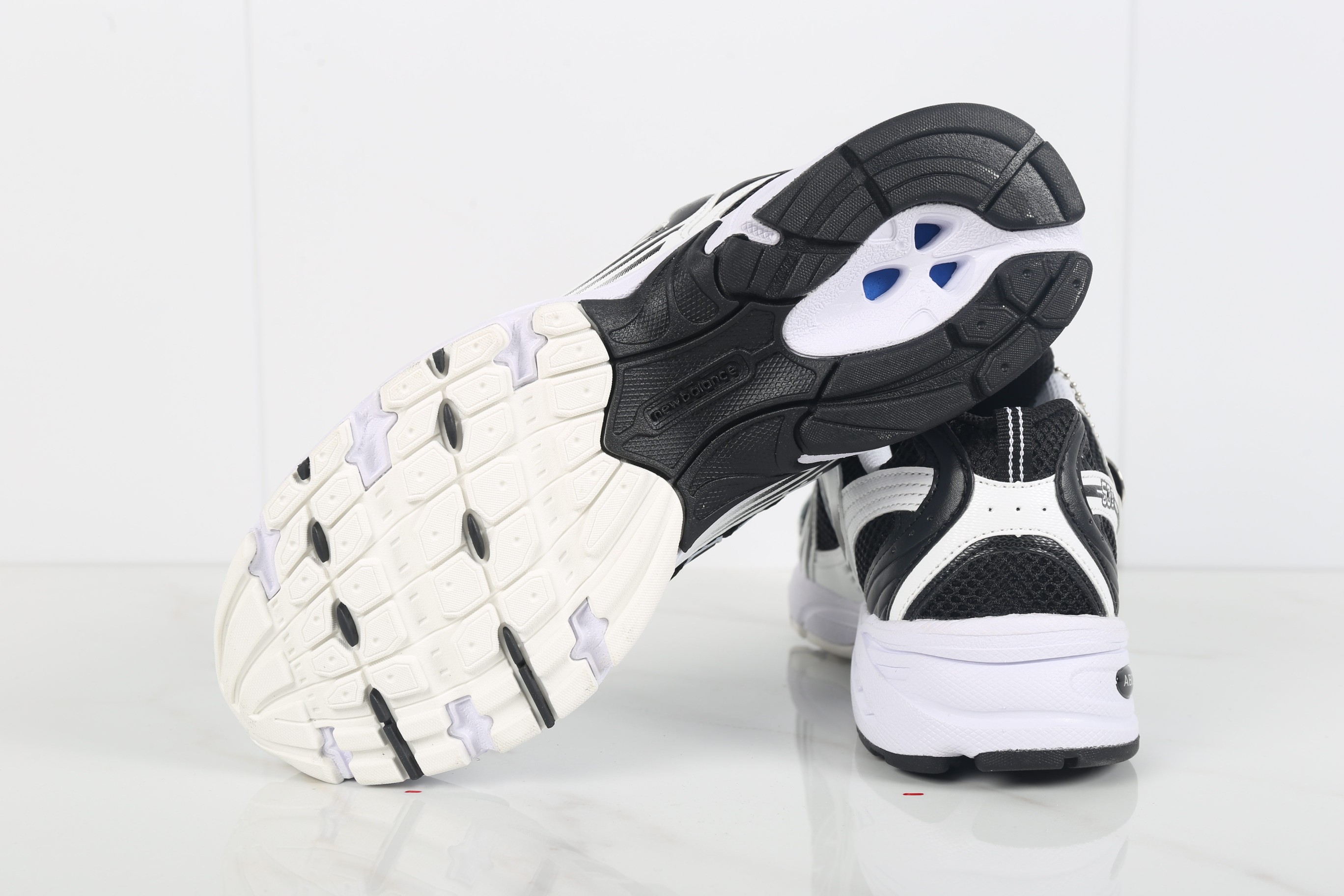 New Balance MR530 Retro Dad Sneakers Black/White