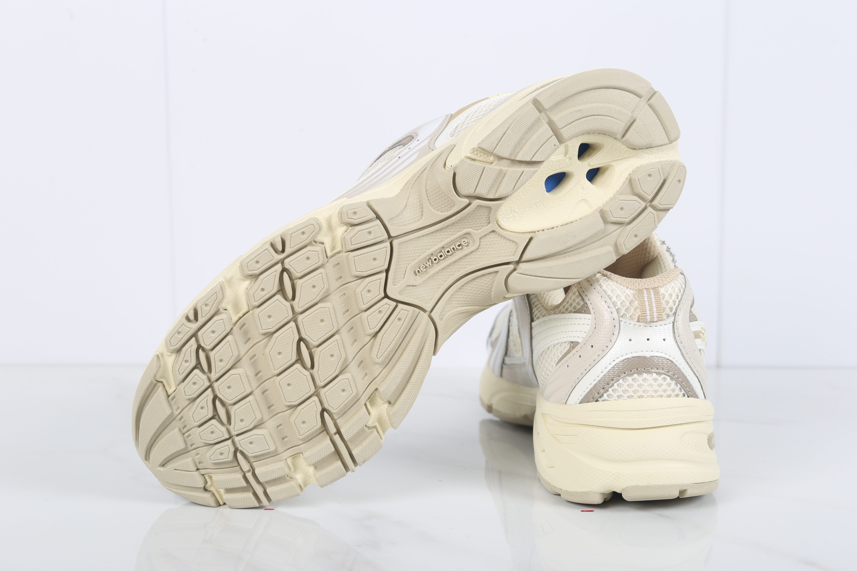 New Balance MR530 Retro Dad Sneakers Beige
