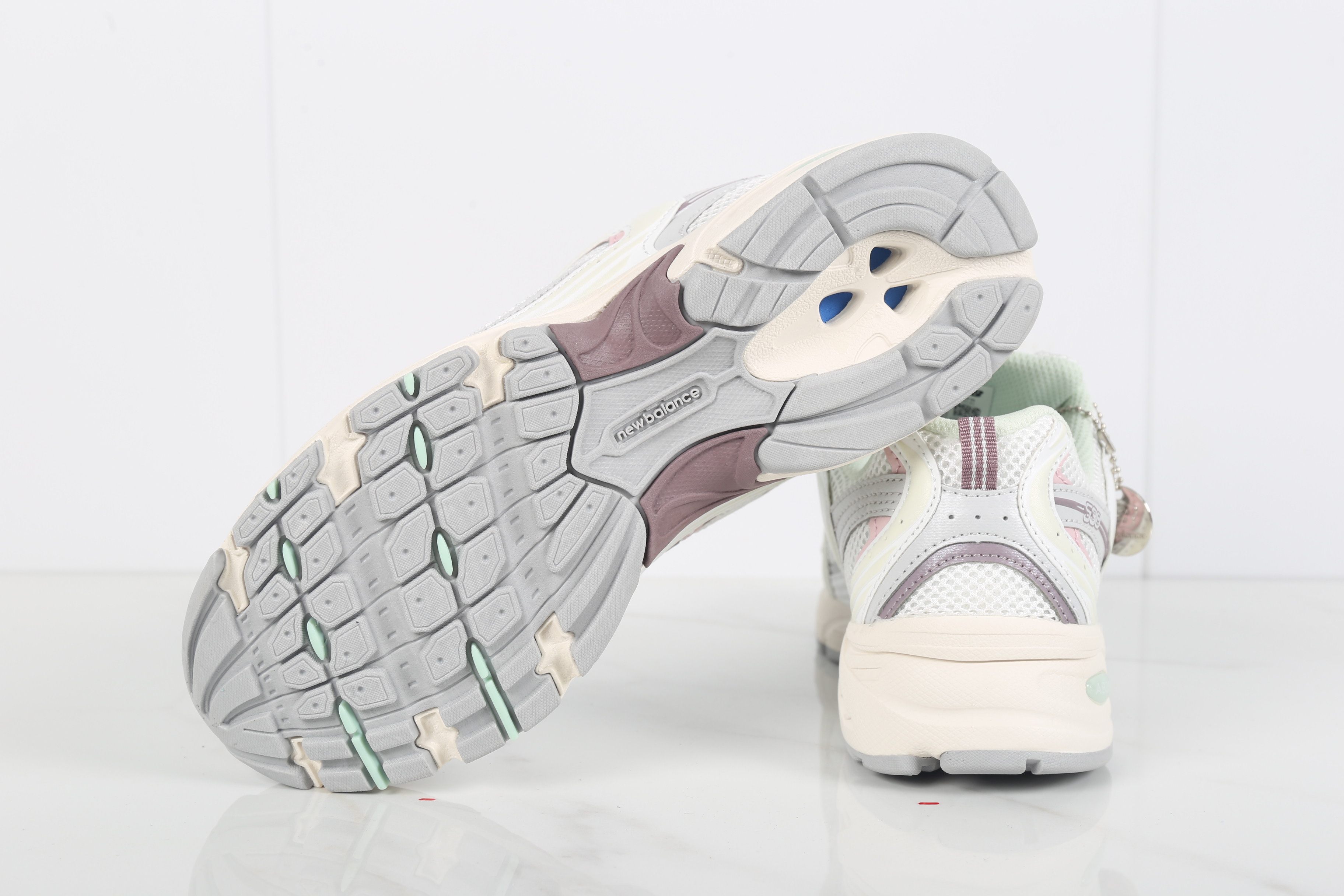 New Balance MR530 Retro Sneakers White/Pink