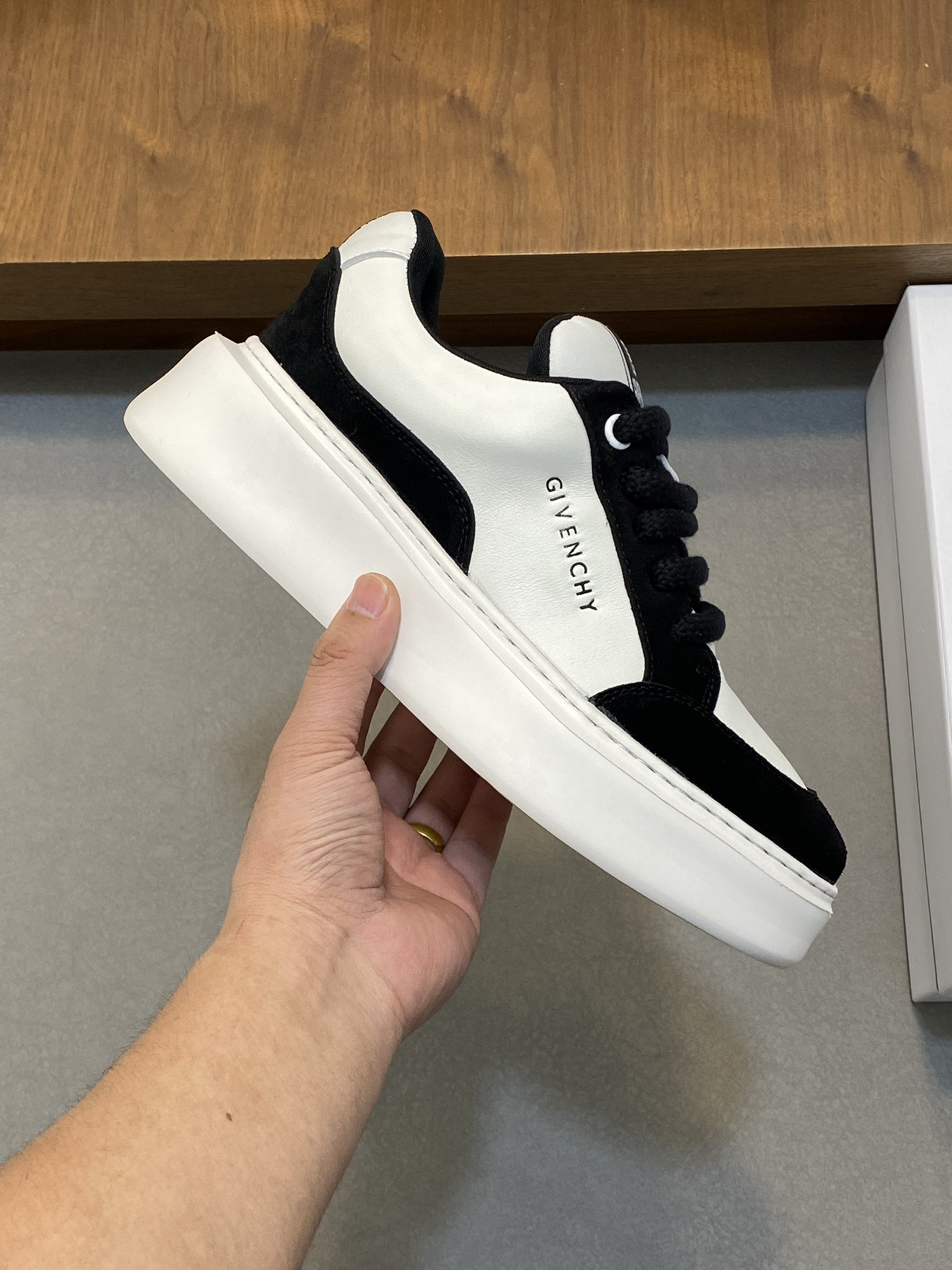 Givenchy Calfskin Low-Top Sneakers Black/White