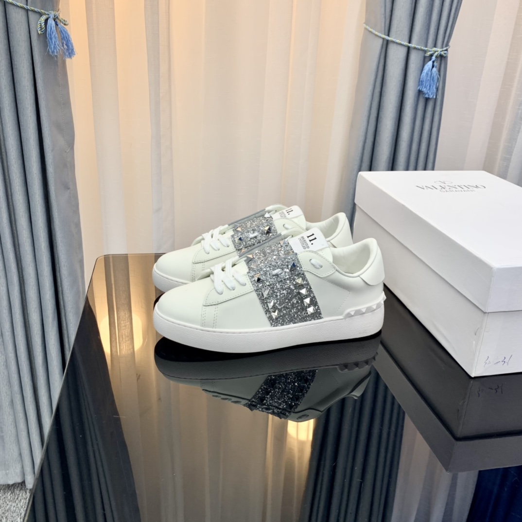 Valentino Rockstud Sneakers White