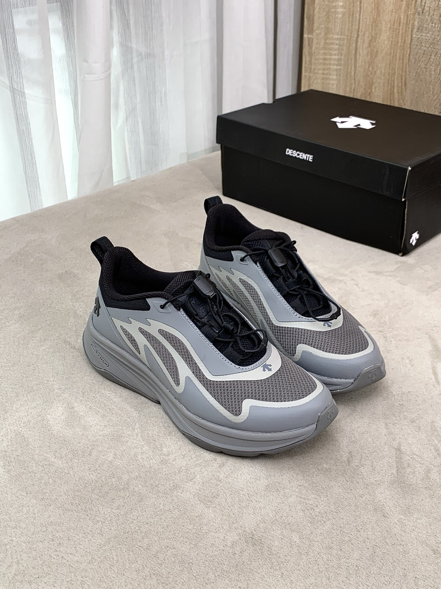Descente LAVITATE Cushion Run Shoes Grey
