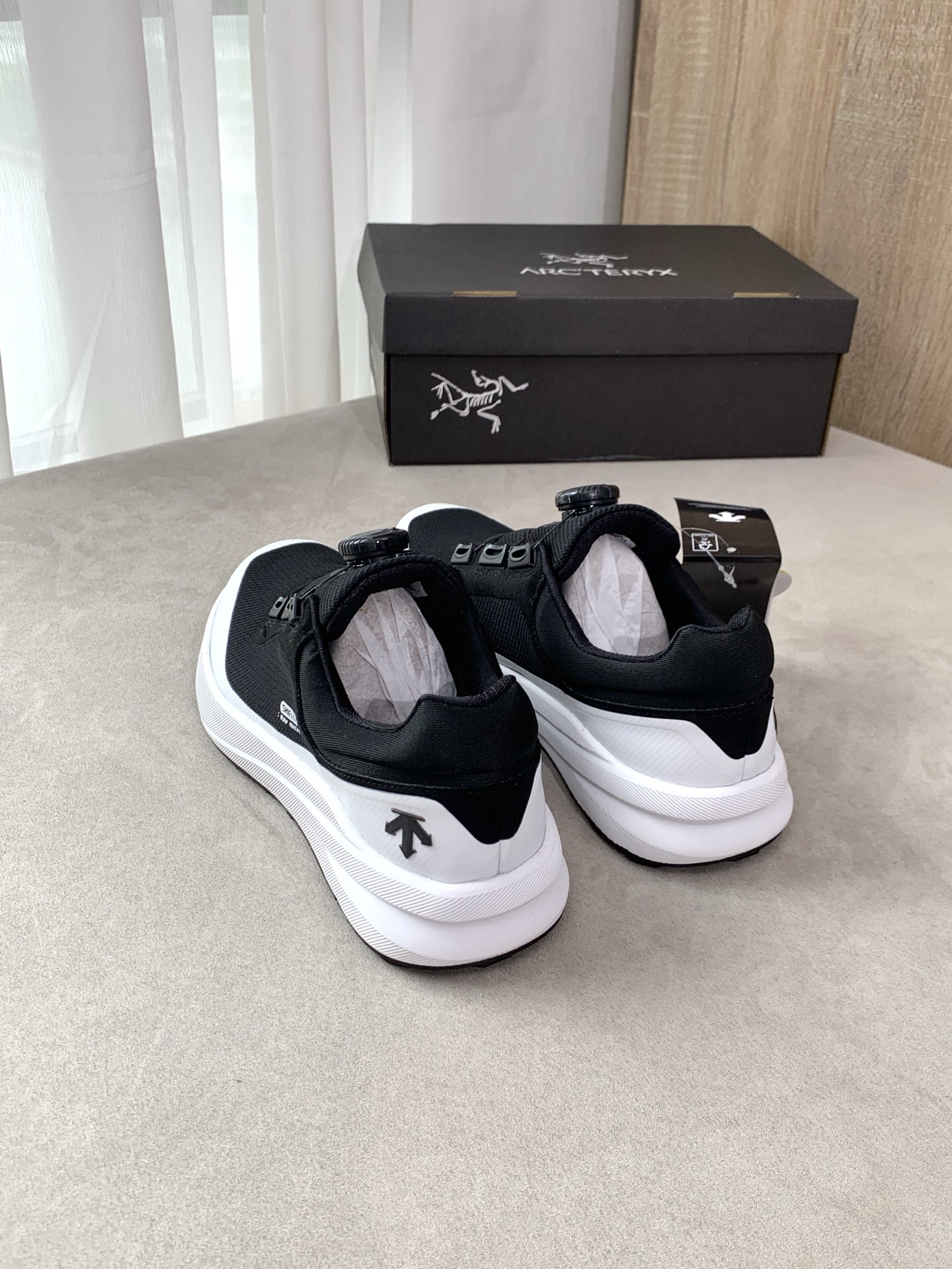 Descente Dualis G BOA Trail Runners Black/White