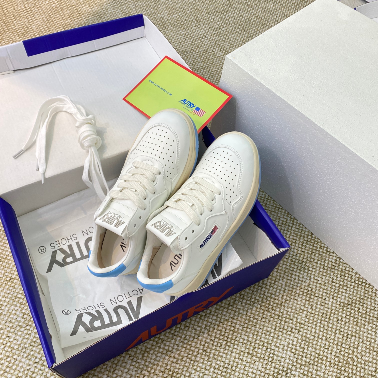 Autry Medalist Leather Sneakers White/Blue