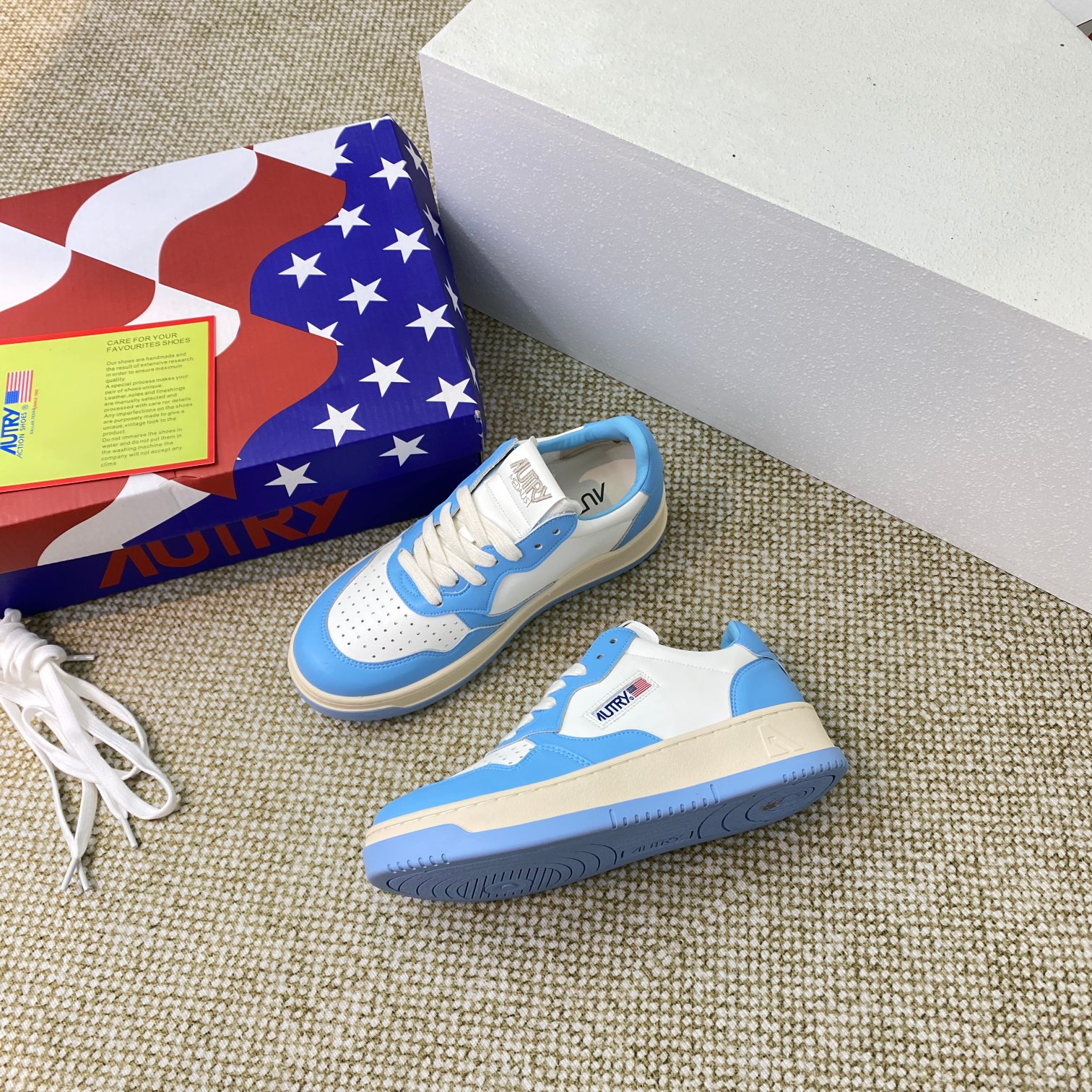 Autry Leather Court Sneakers Blue/White
