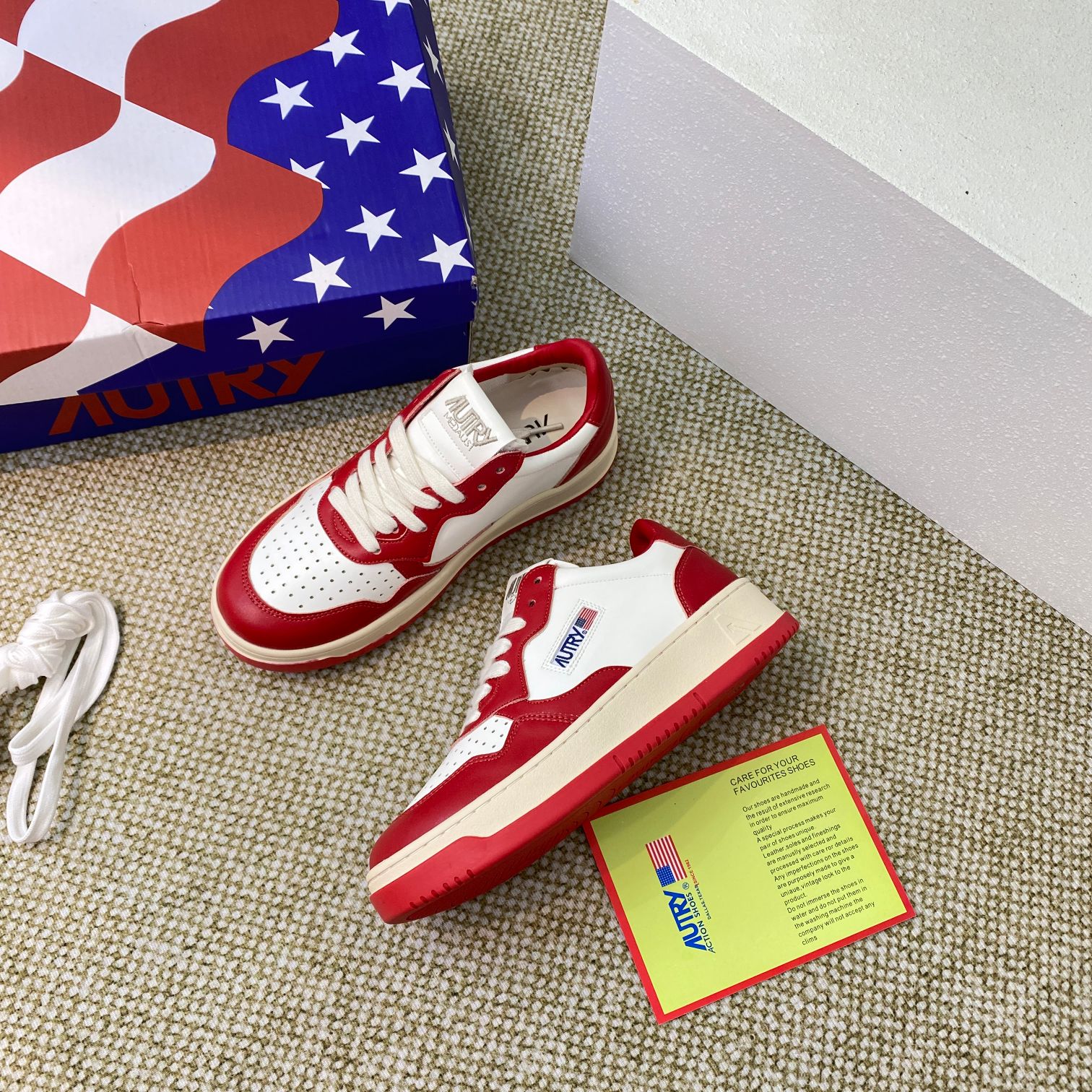 Autry Medalist Low Sneakers Red