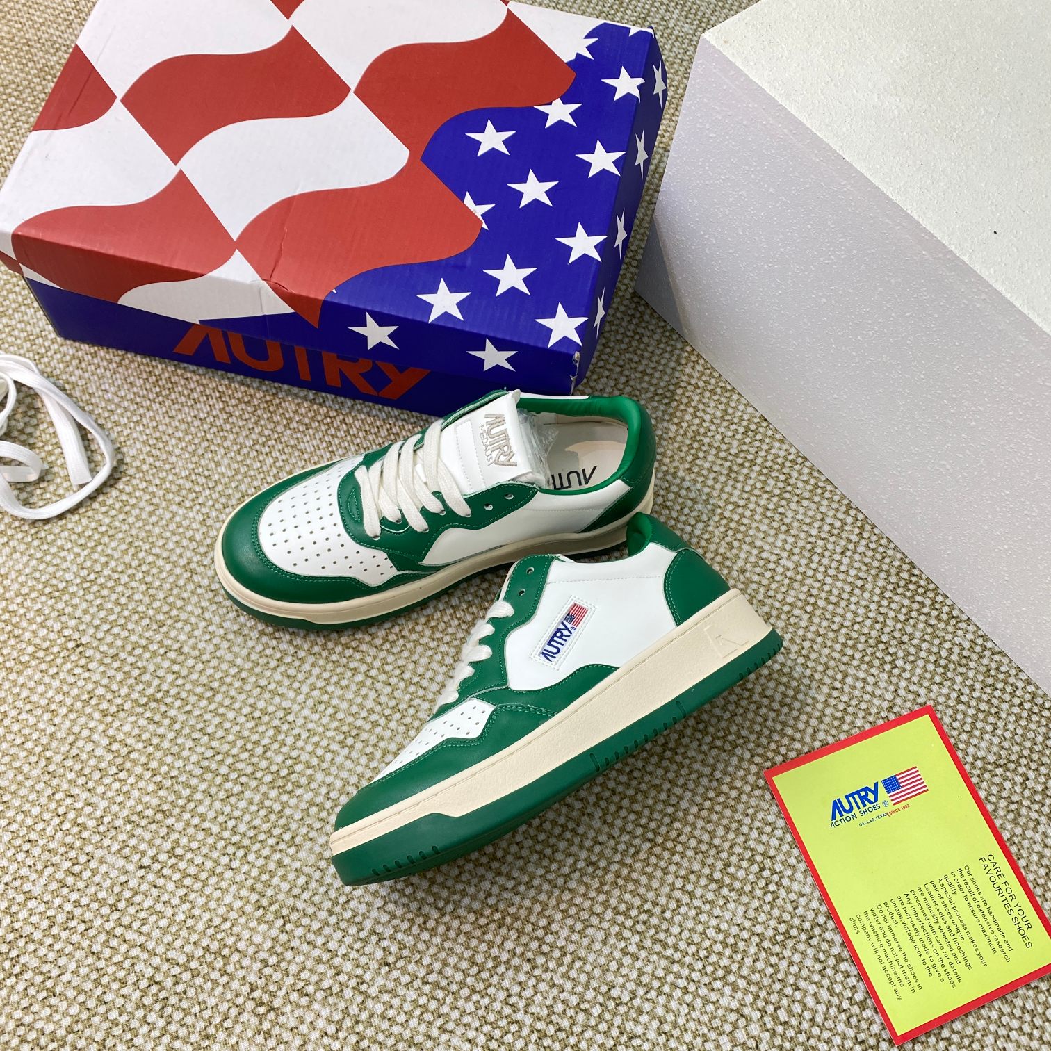 Autry Medalist Leather Sneakers Green/White