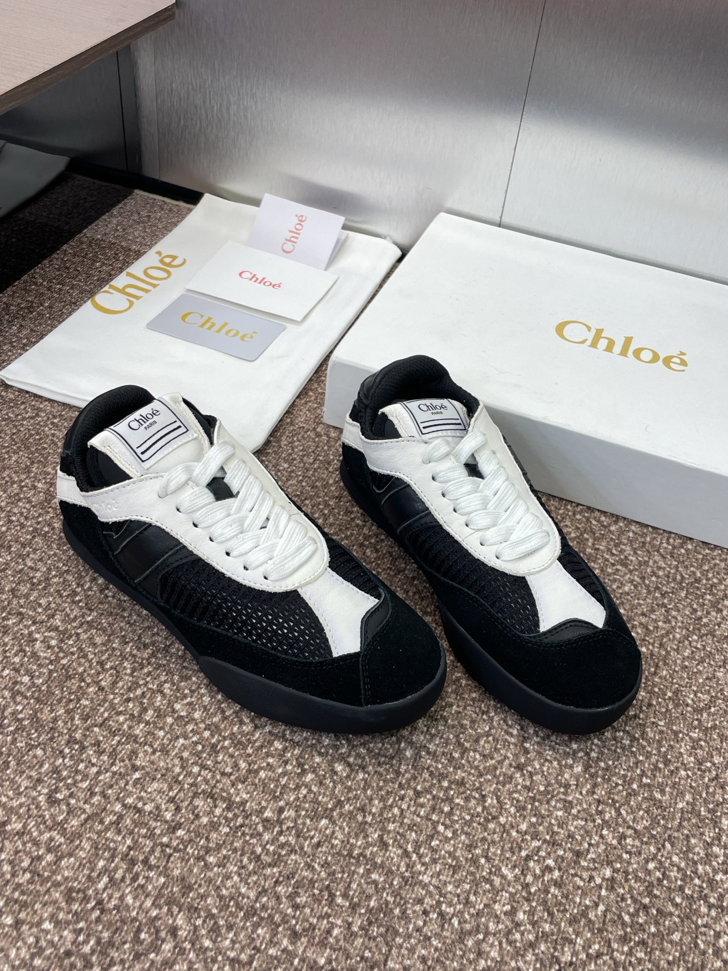 Chloe Low-Top Runner Sneakers Black/White