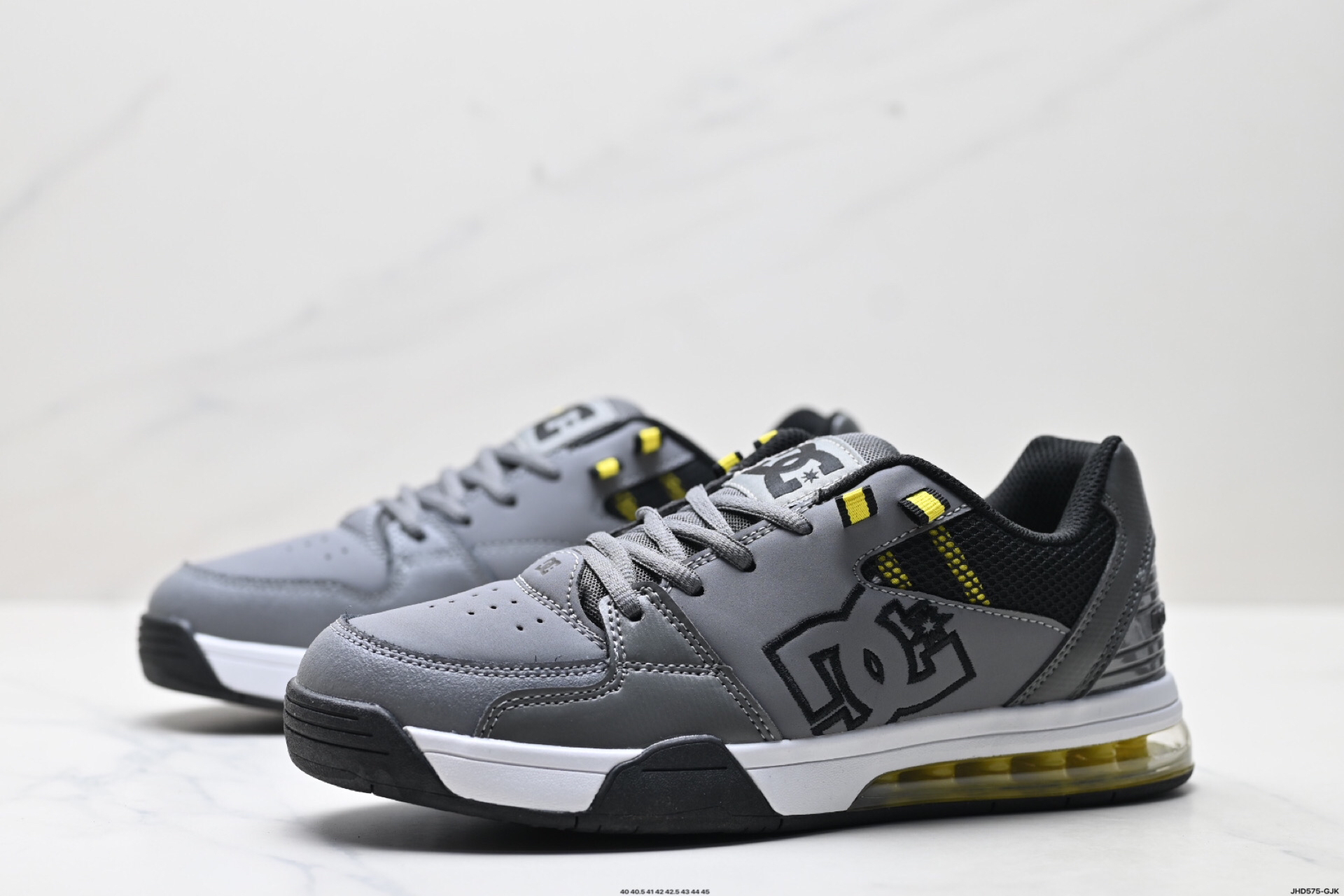 DC Shoes Versatile Air-Cushion Low-Top Sneakers Gray