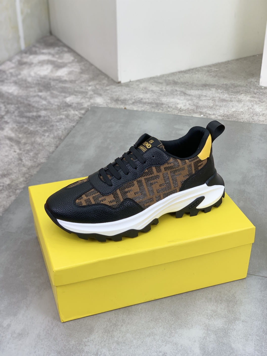 Fendi FF Logo Low-Top Sneakers Brown